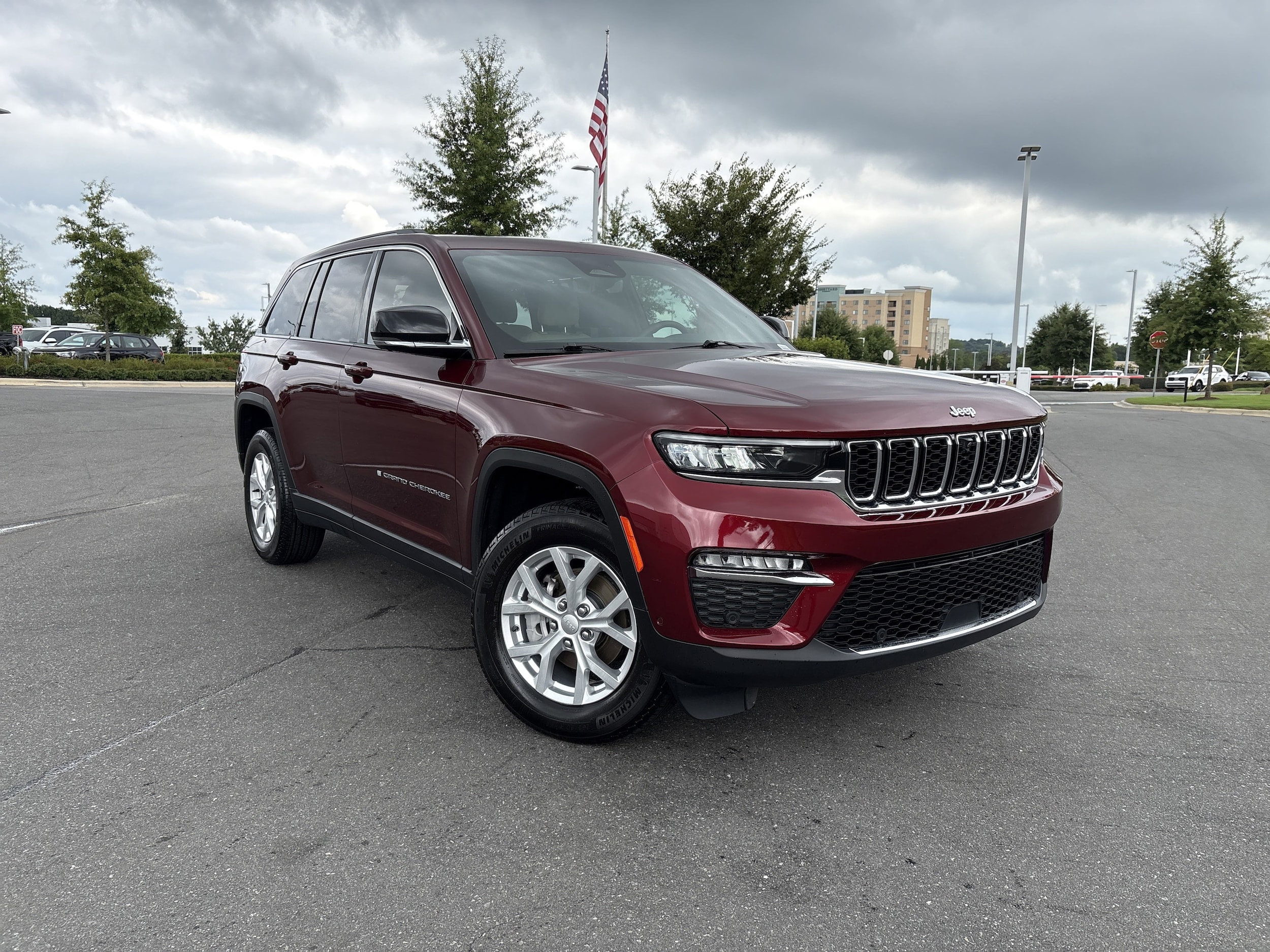 2023 Jeep Grand Cherokee Limited photo 2