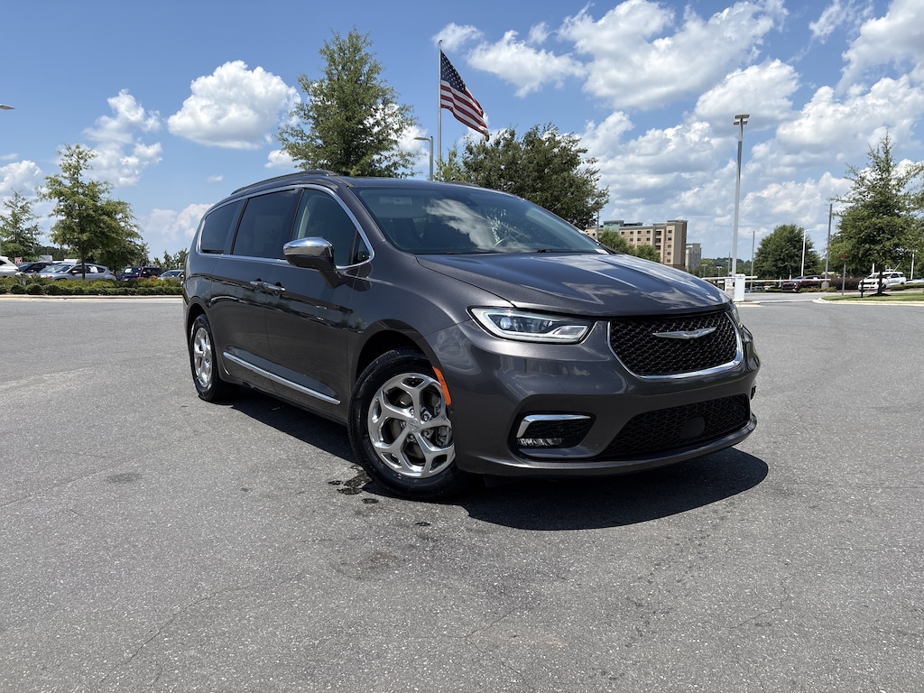 Used 2022 Chrysler Pacifica Limited Minivan