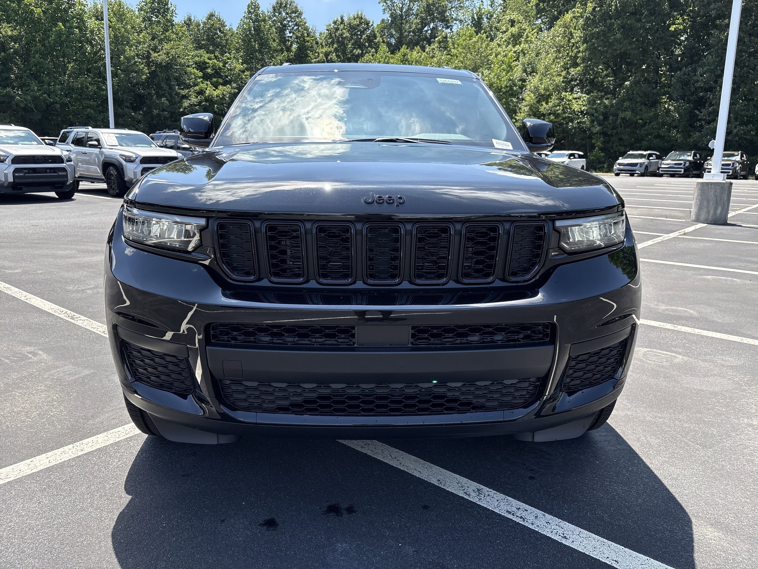 2025 Jeep Grand Cherokee Altitude X photo 2