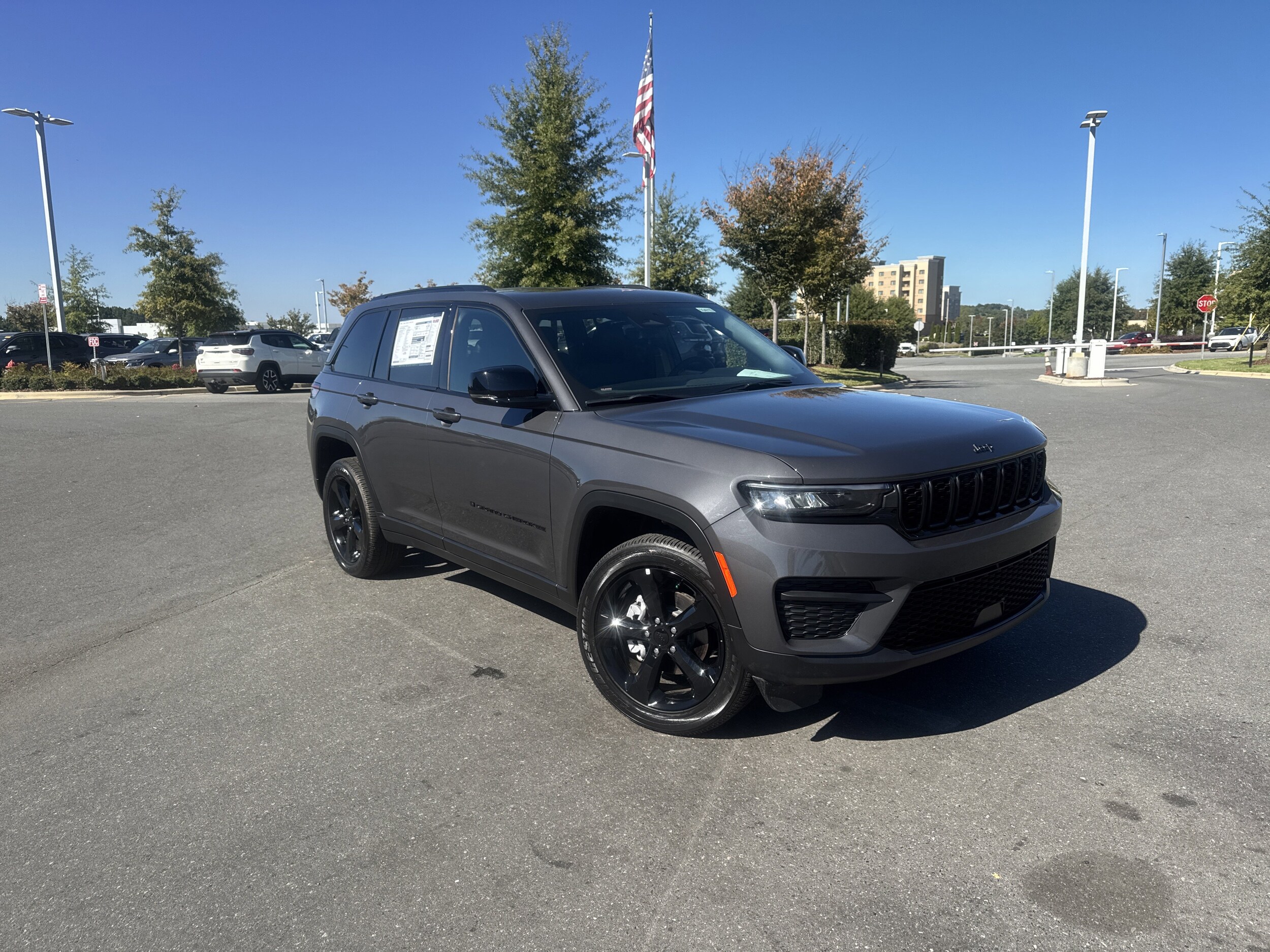 2025 Jeep Grand Cherokee Altitude X photo 2