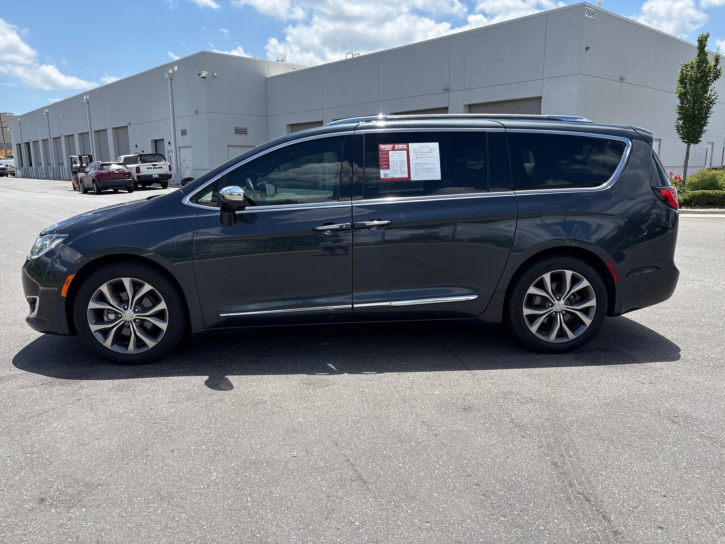 Chrysler Pacifica Limited