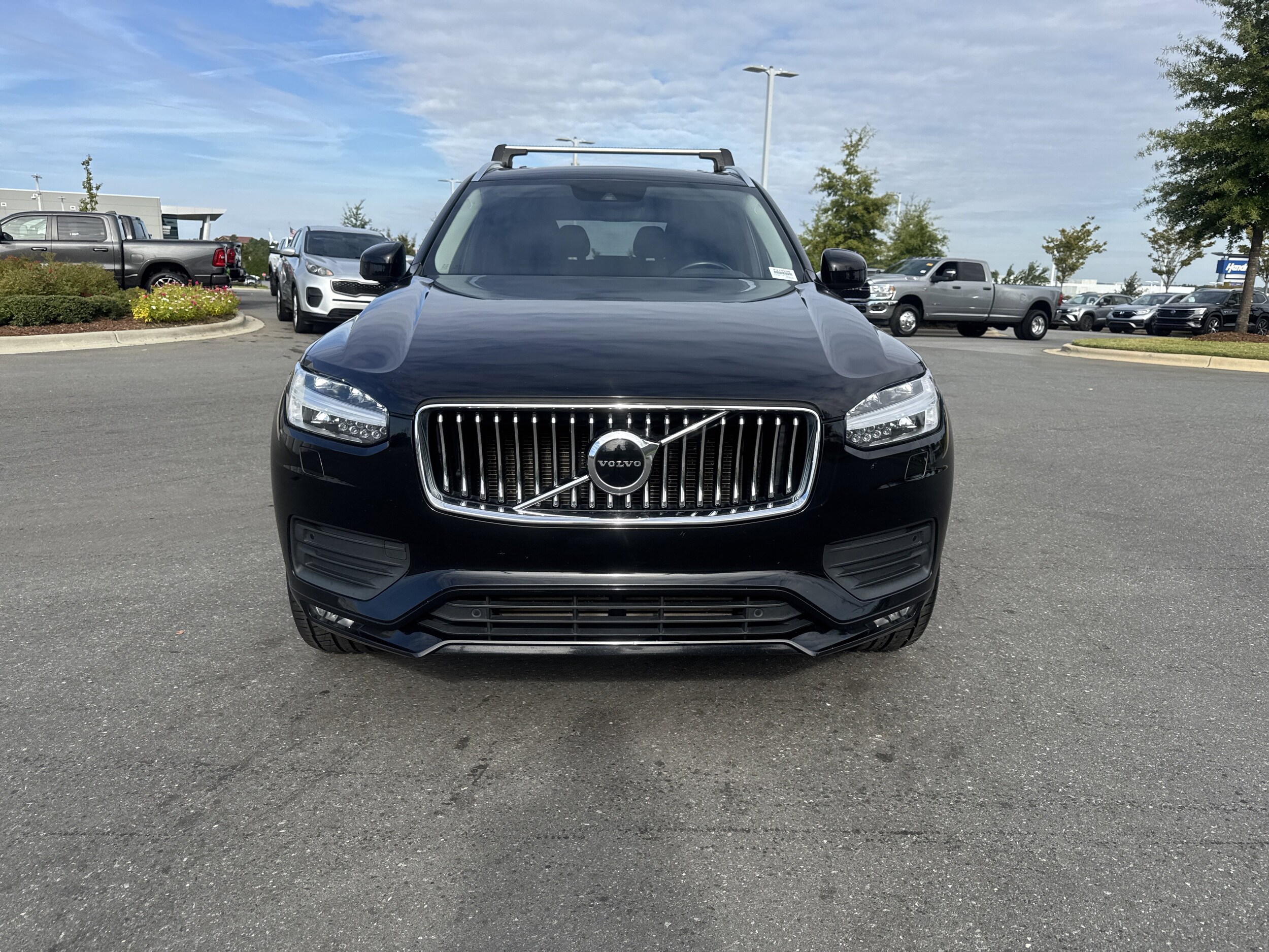 2021 Volvo XC90 Momentum photo 2