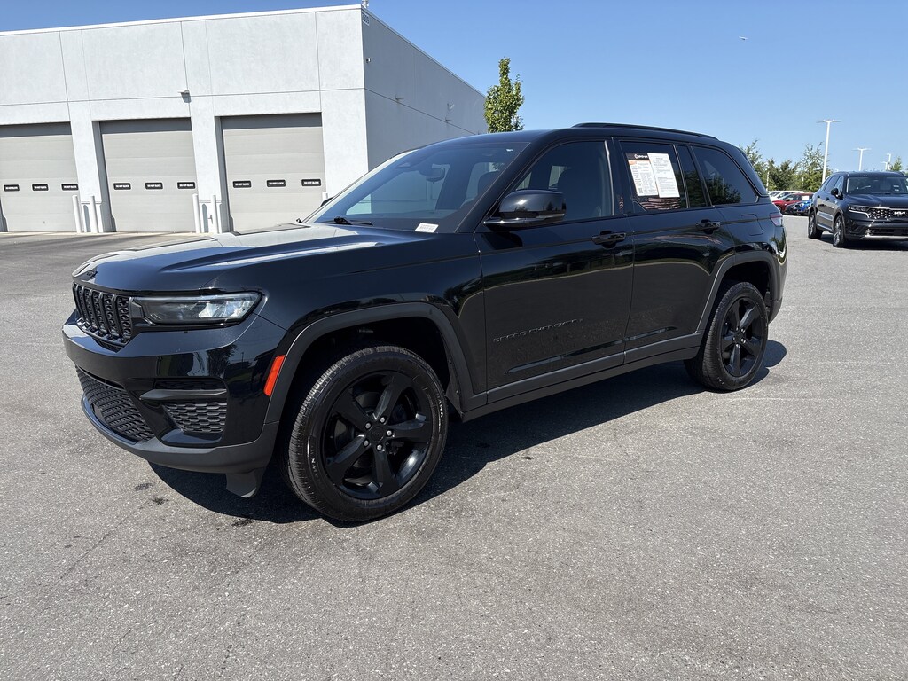 Used 2023 Jeep Grand Cherokee Altitude SUV