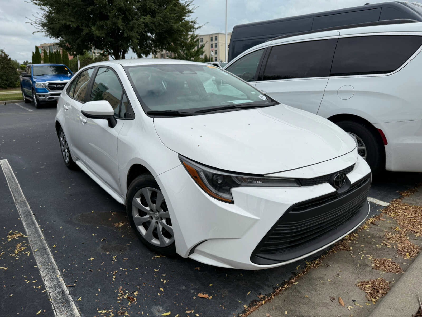 2023 Toyota Corolla LE photo 2