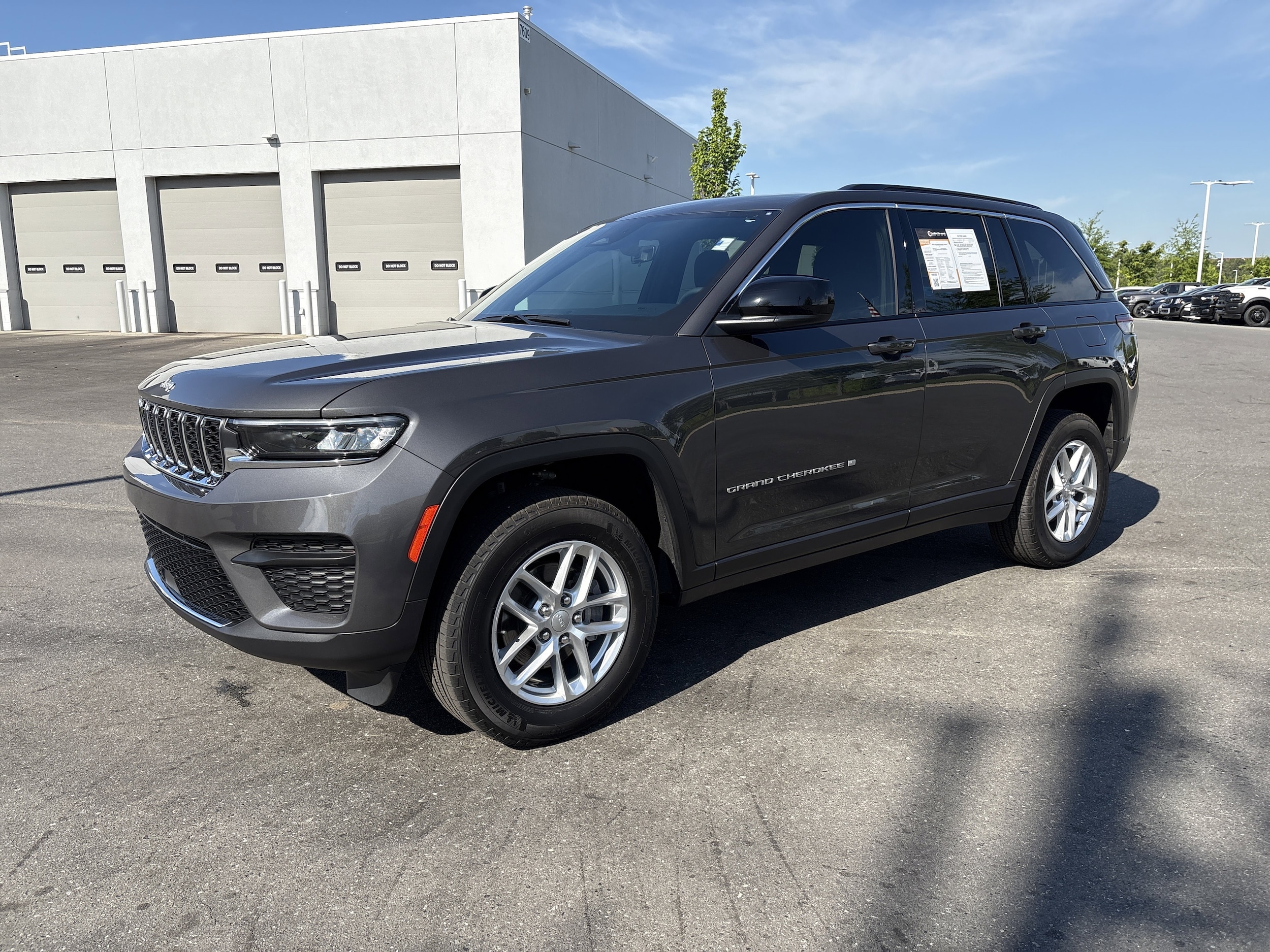 2025 Jeep Grand Cherokee Laredo X photo 4