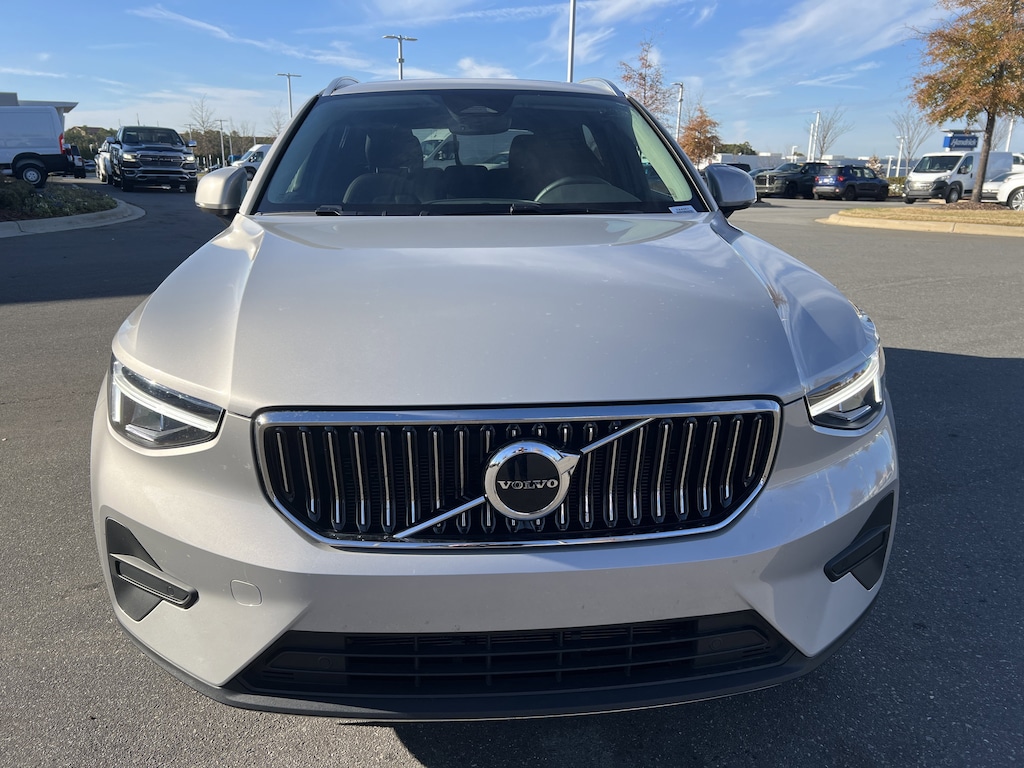 Used 2025 Volvo XC40 Core Bright Theme SUV