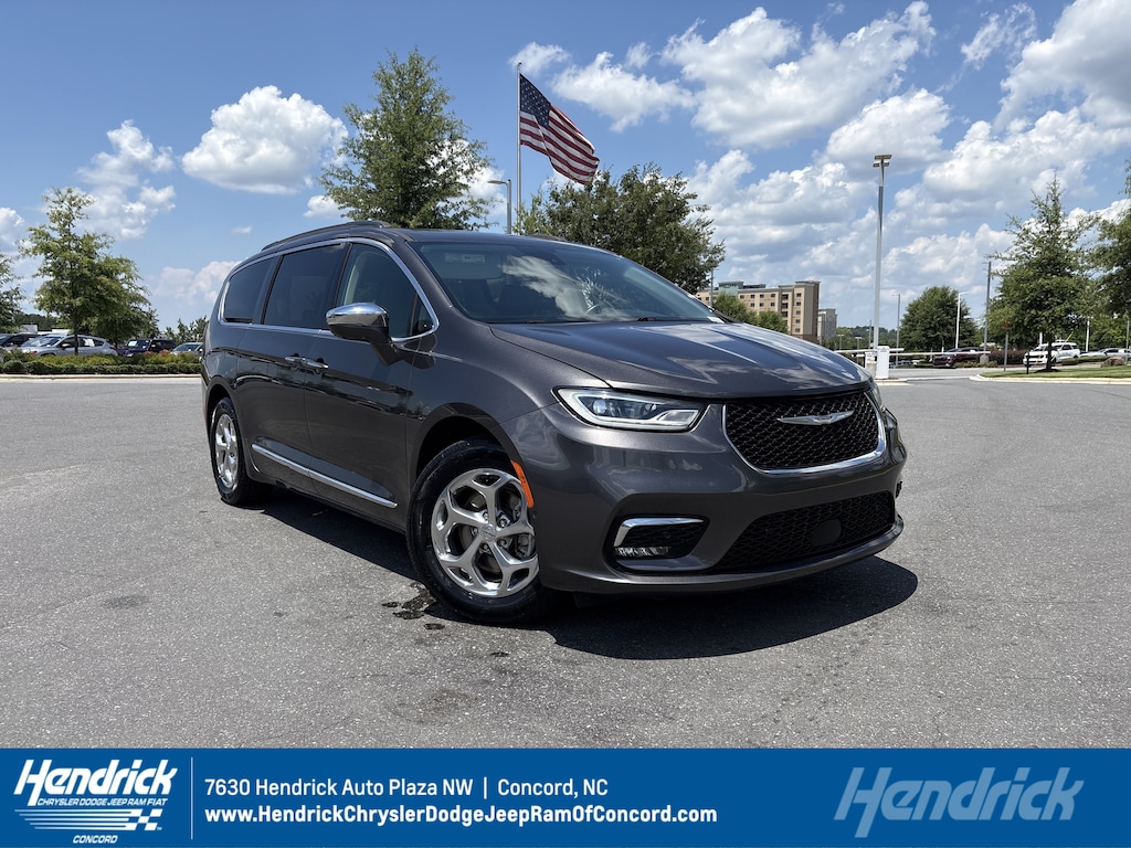 Used 2022 Chrysler Pacifica Limited Minivan