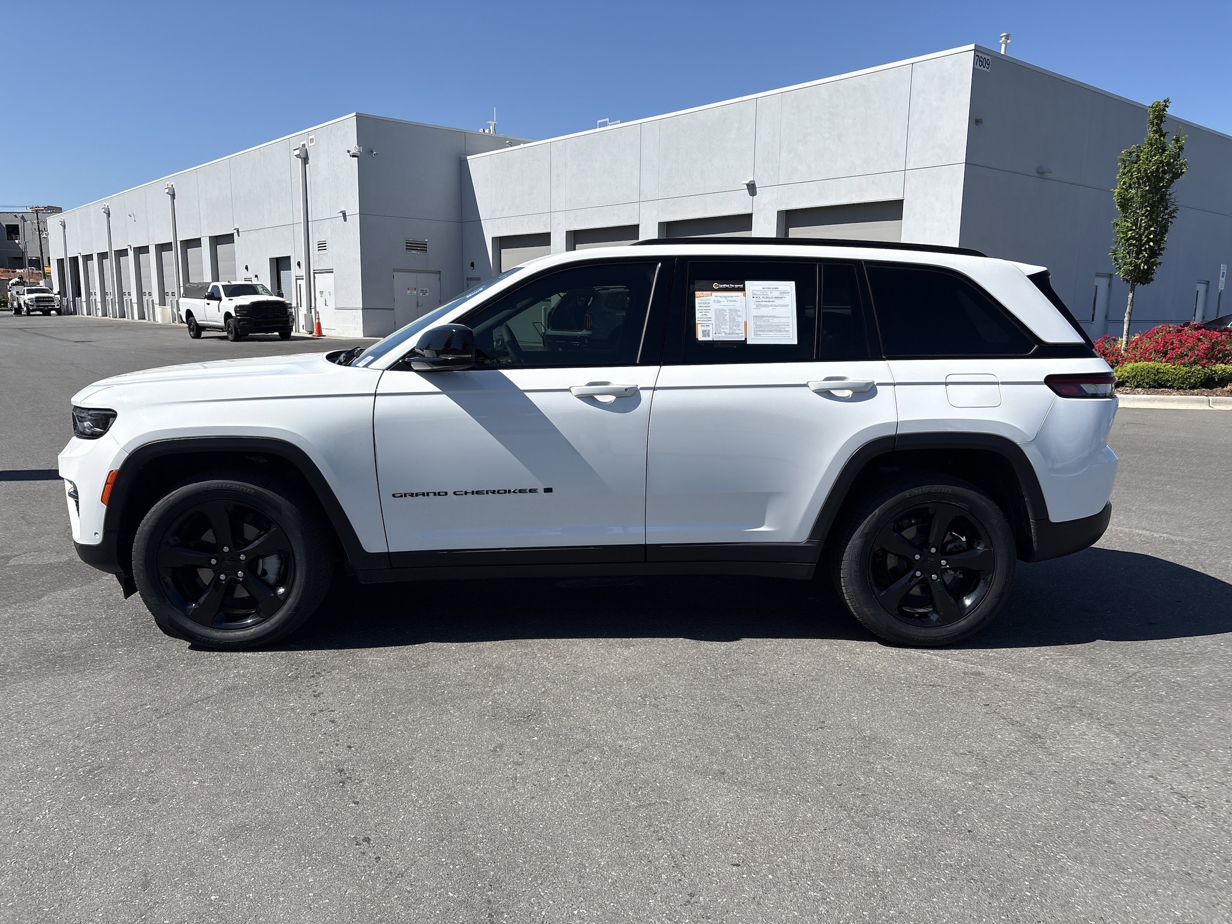 2025 Jeep Grand Cherokee Limited photo 5