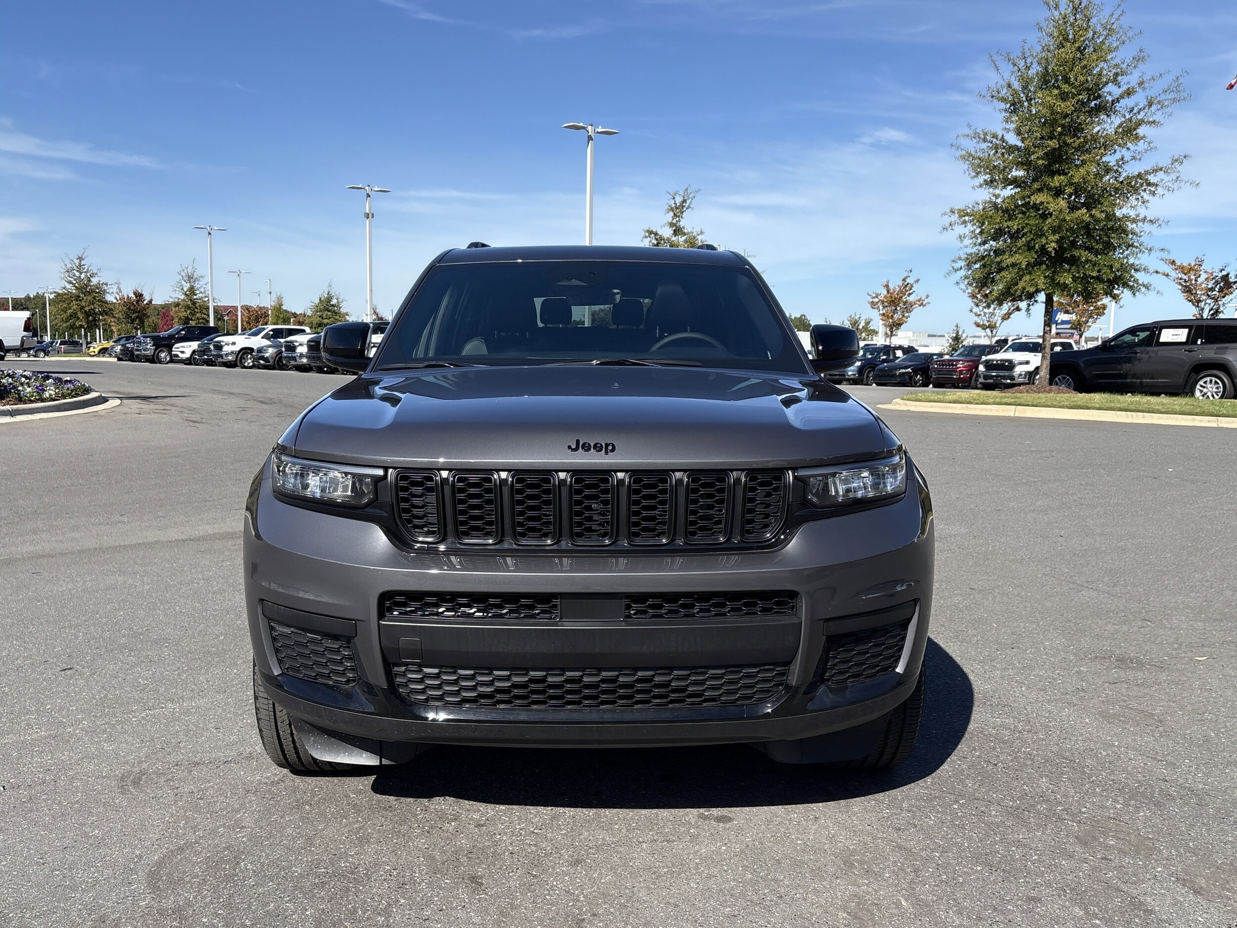 2025 Jeep Grand Cherokee Altitude X photo 2