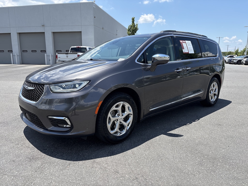 Used 2022 Chrysler Pacifica Limited Minivan