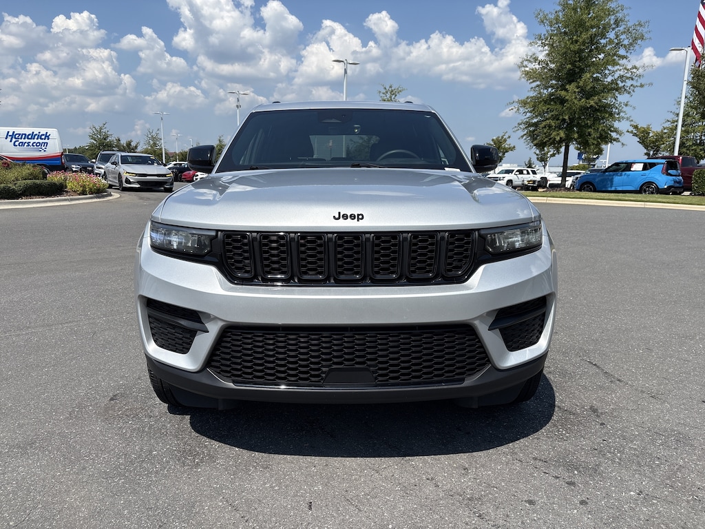Used 2025 Jeep Grand Cherokee Altitude SUV