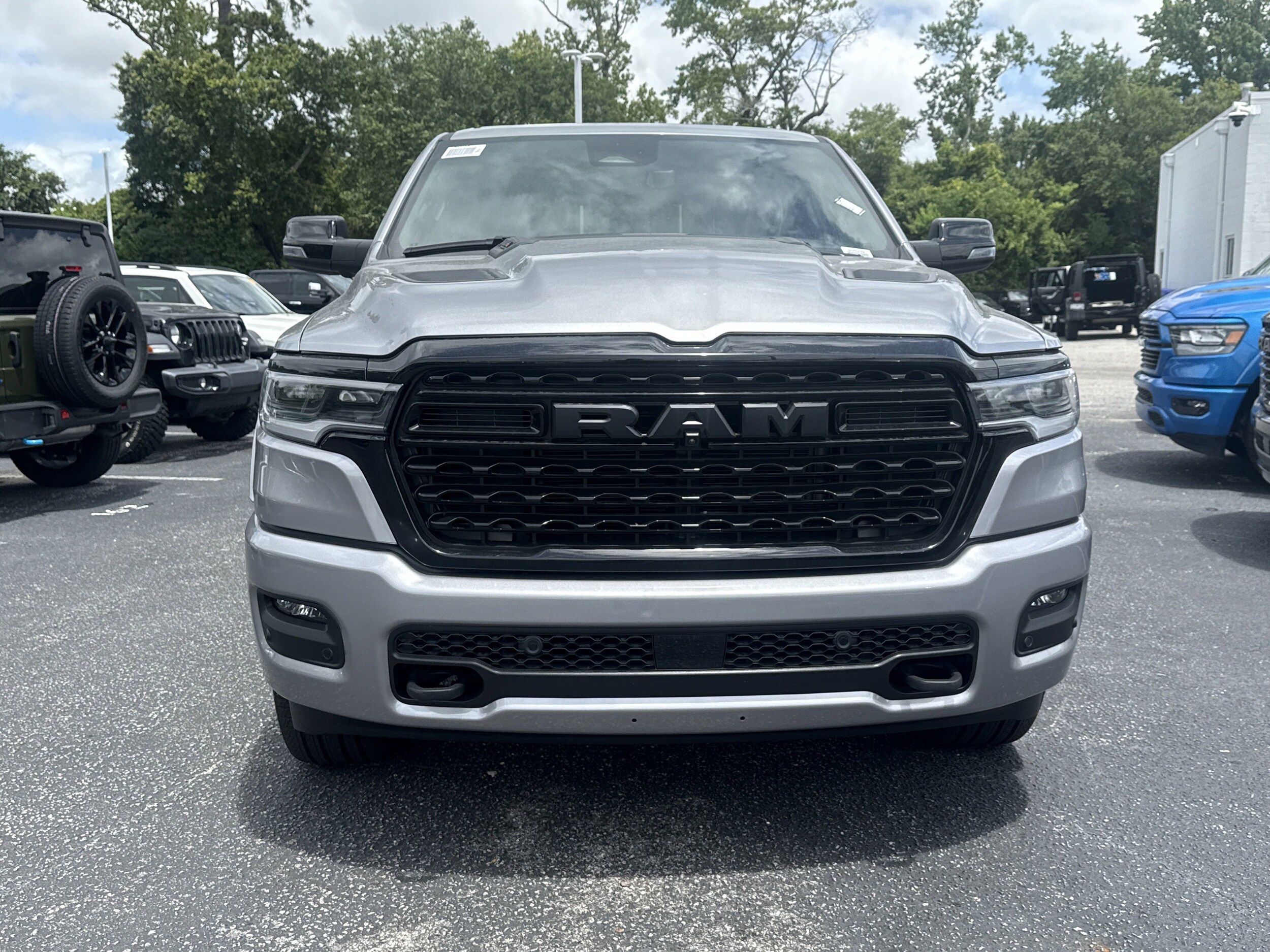 2025 Ram 1500 Limited photo 3