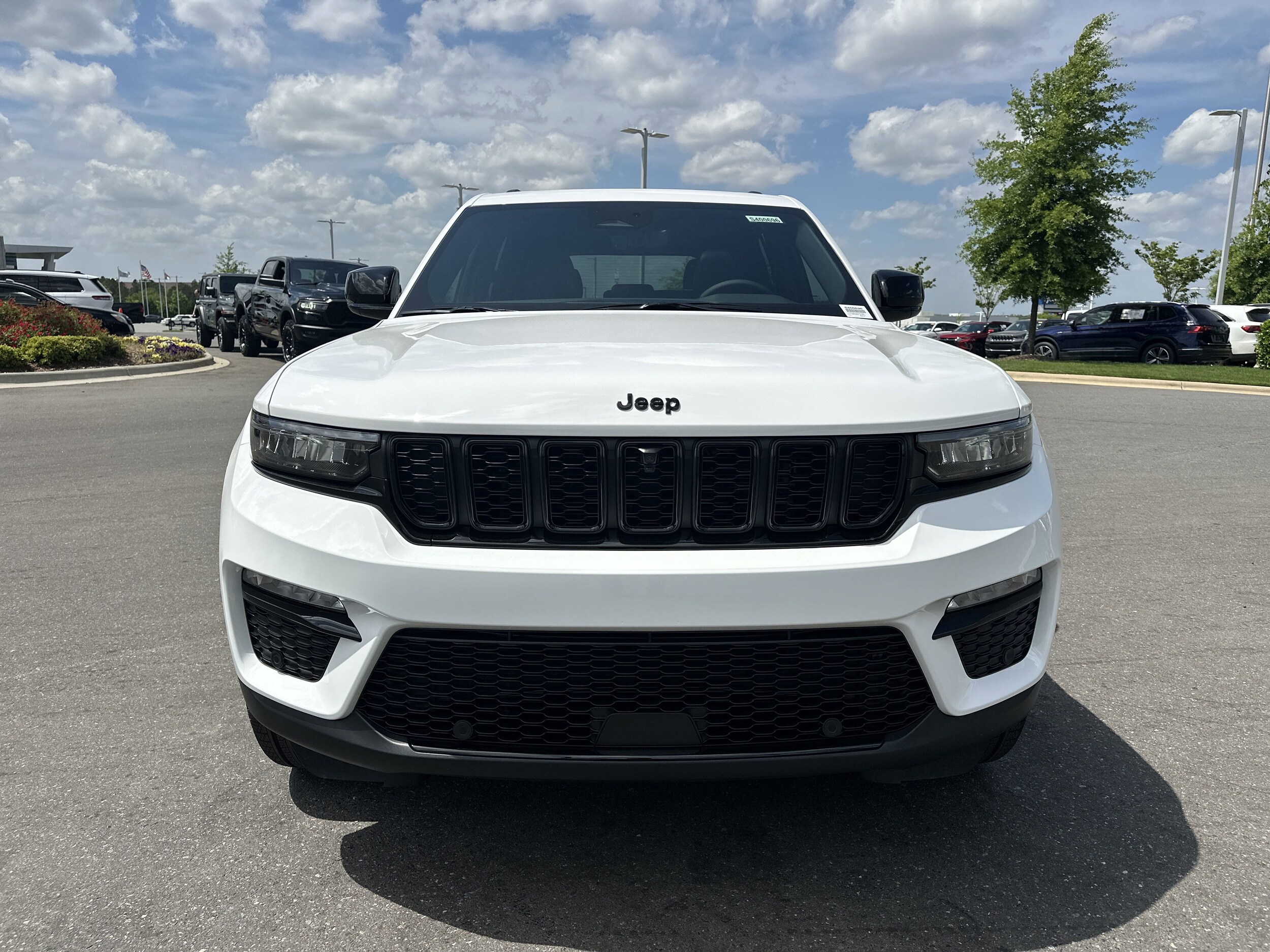 2025 Jeep Grand Cherokee Limited photo 3