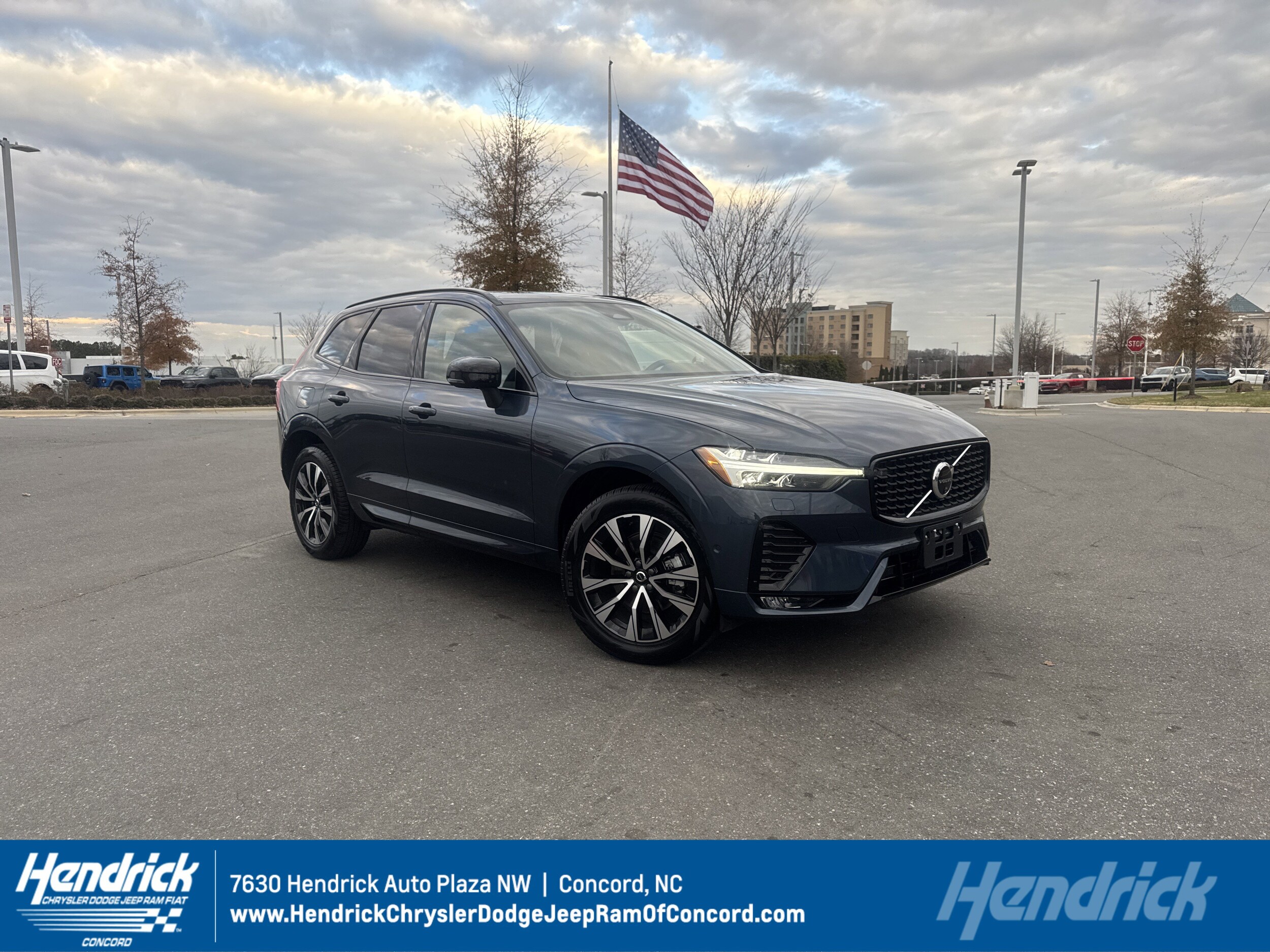 2025 Volvo XC60 Plus's photo