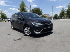 2017 Chrysler Pacifica Touring Plus Minivan