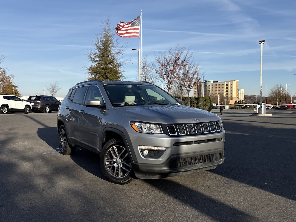 Used 2018 Jeep Compass Latitude w/Sun/Wheel Pkg SUV