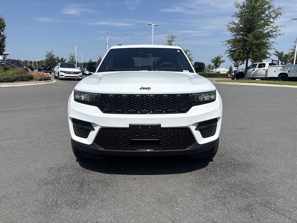 Used 2025 Jeep Grand Cherokee Altitude SUV