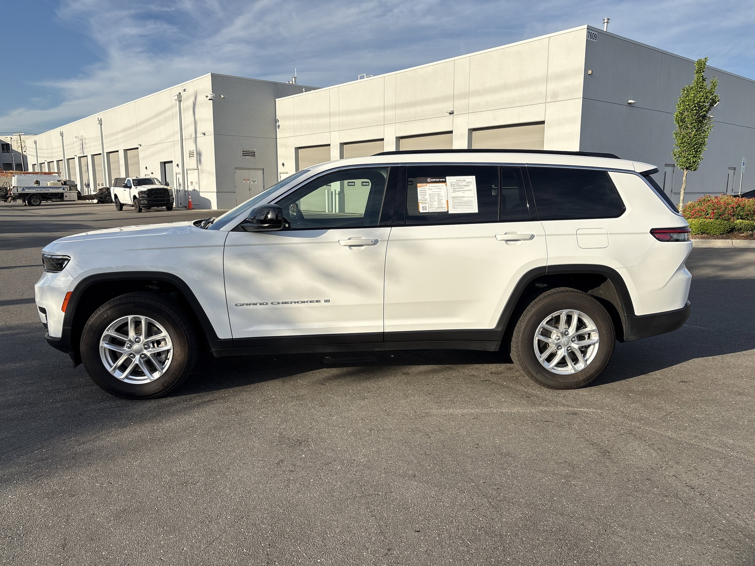 2025 Jeep Grand Cherokee L Laredo photo 4