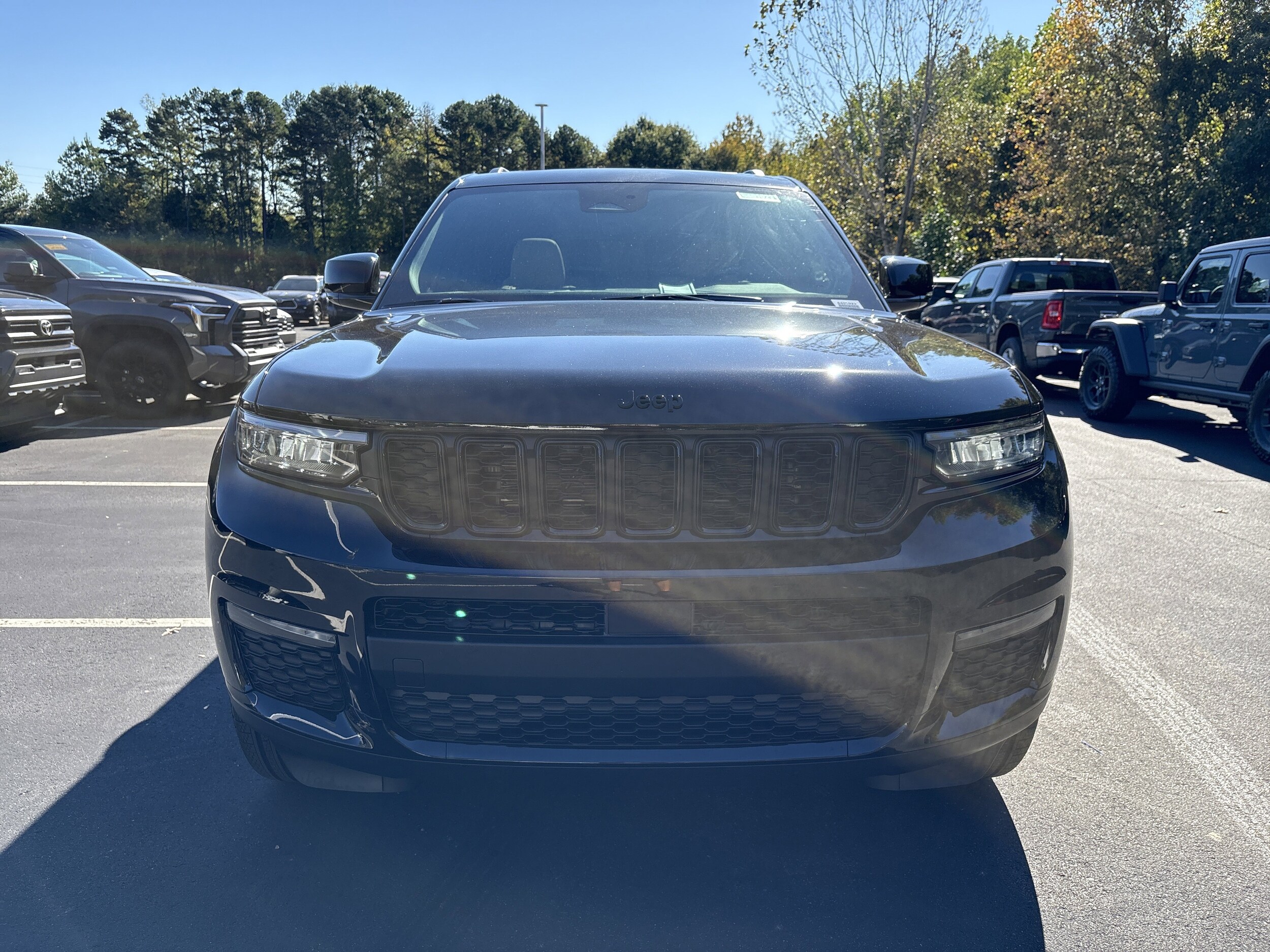 2025 Jeep Grand Cherokee Limited photo 2