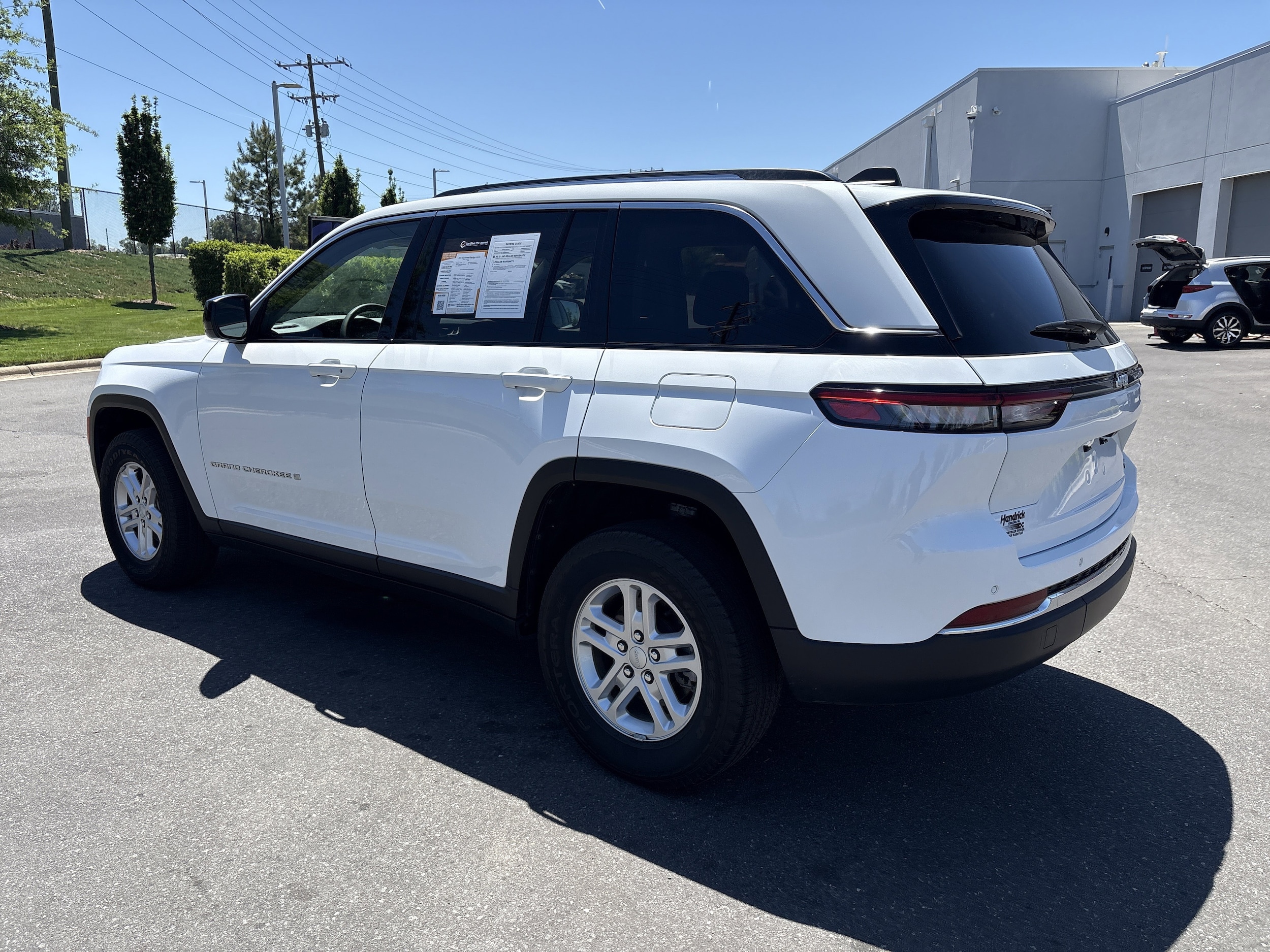 2023 Jeep Grand Cherokee Laredo photo 6