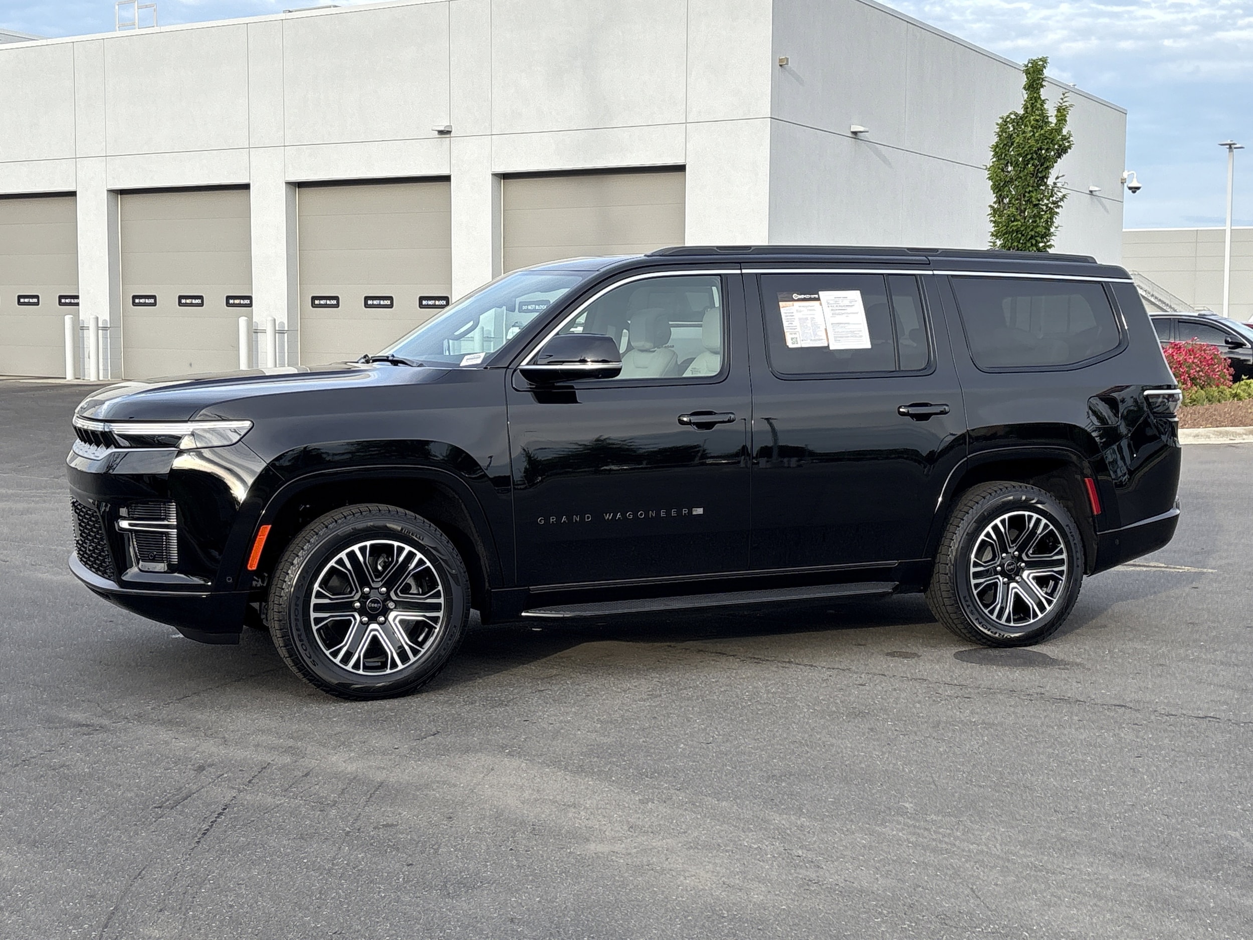2026 Jeep Grand Wagoneer photo 4