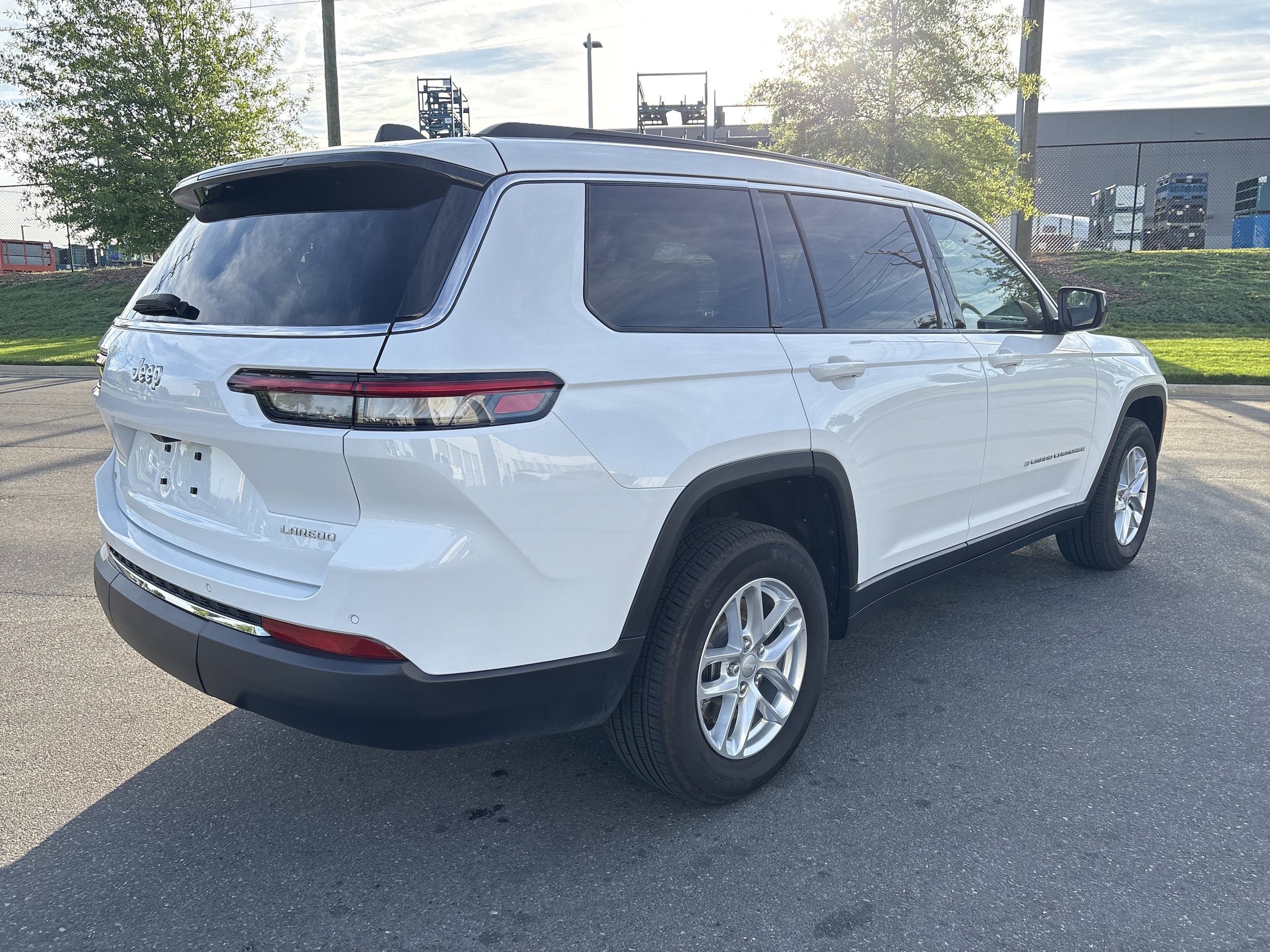 2025 Jeep Grand Cherokee L Laredo photo 3