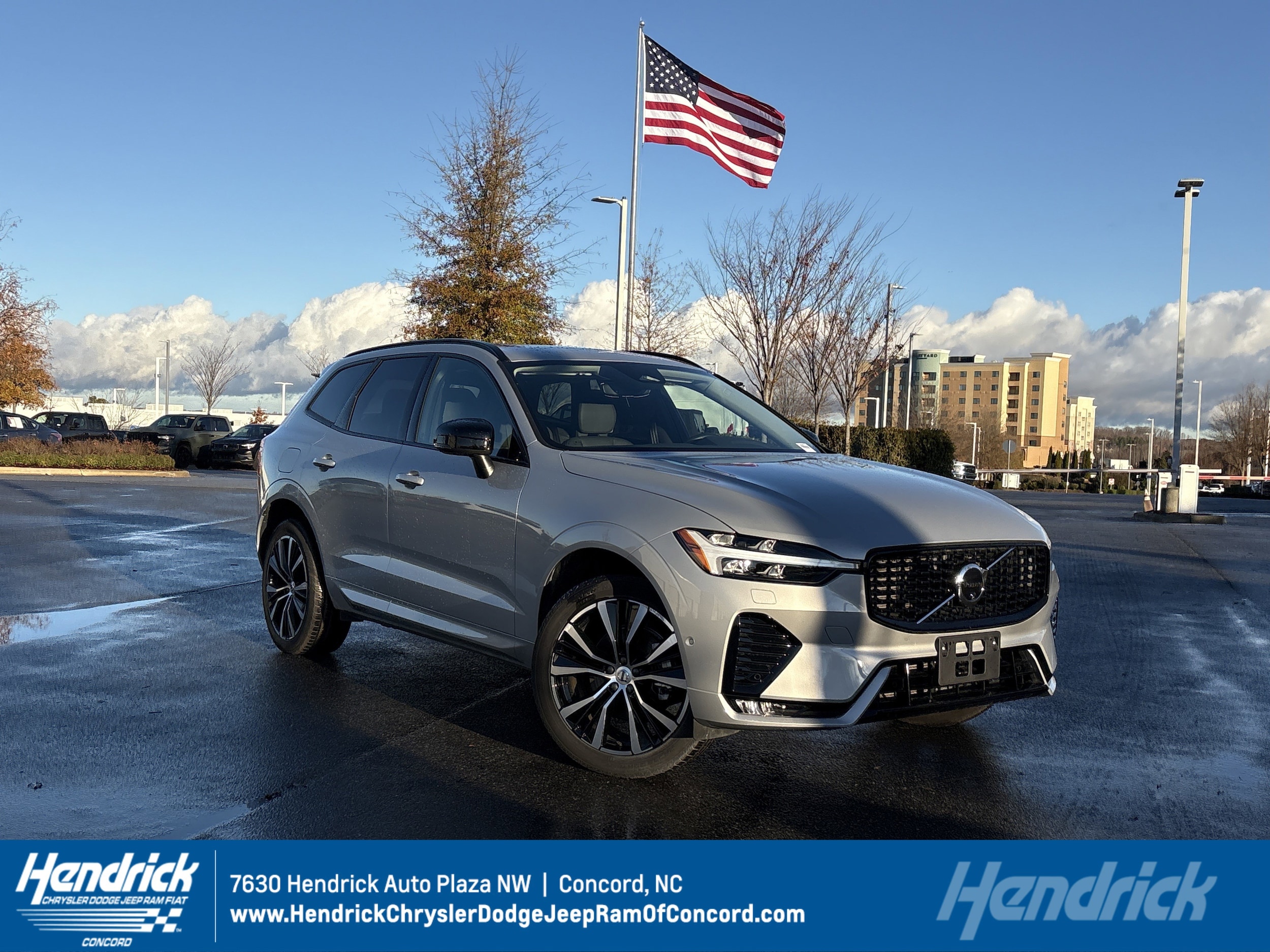 2025 Volvo XC60 Plus's photo