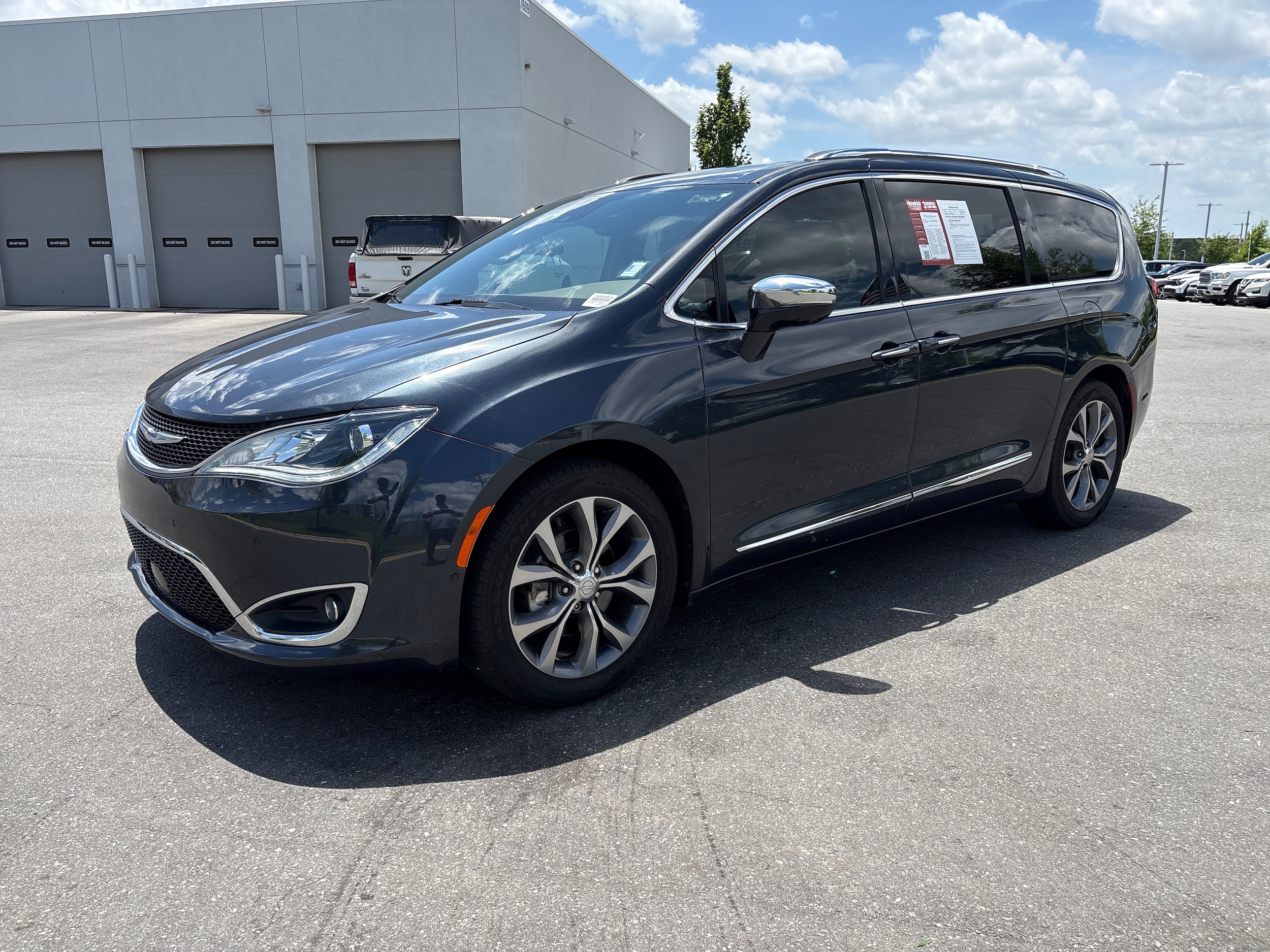 Chrysler Pacifica Limited