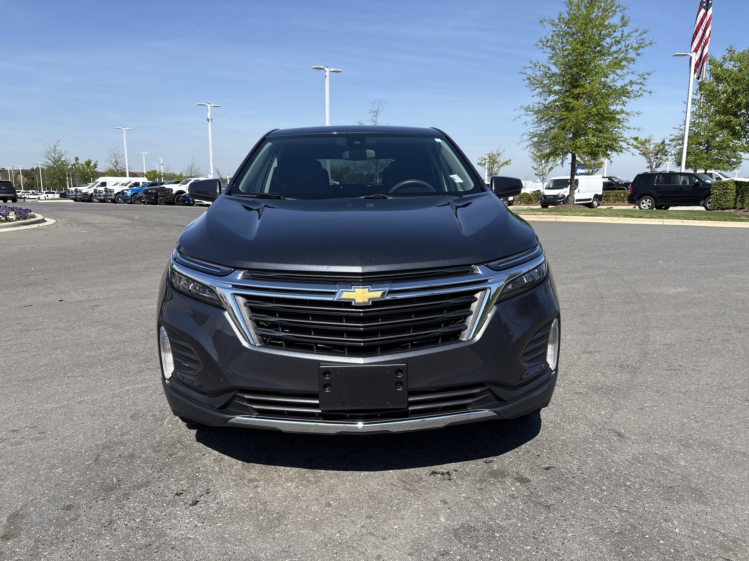 2023 Chevrolet Equinox LT photo 2