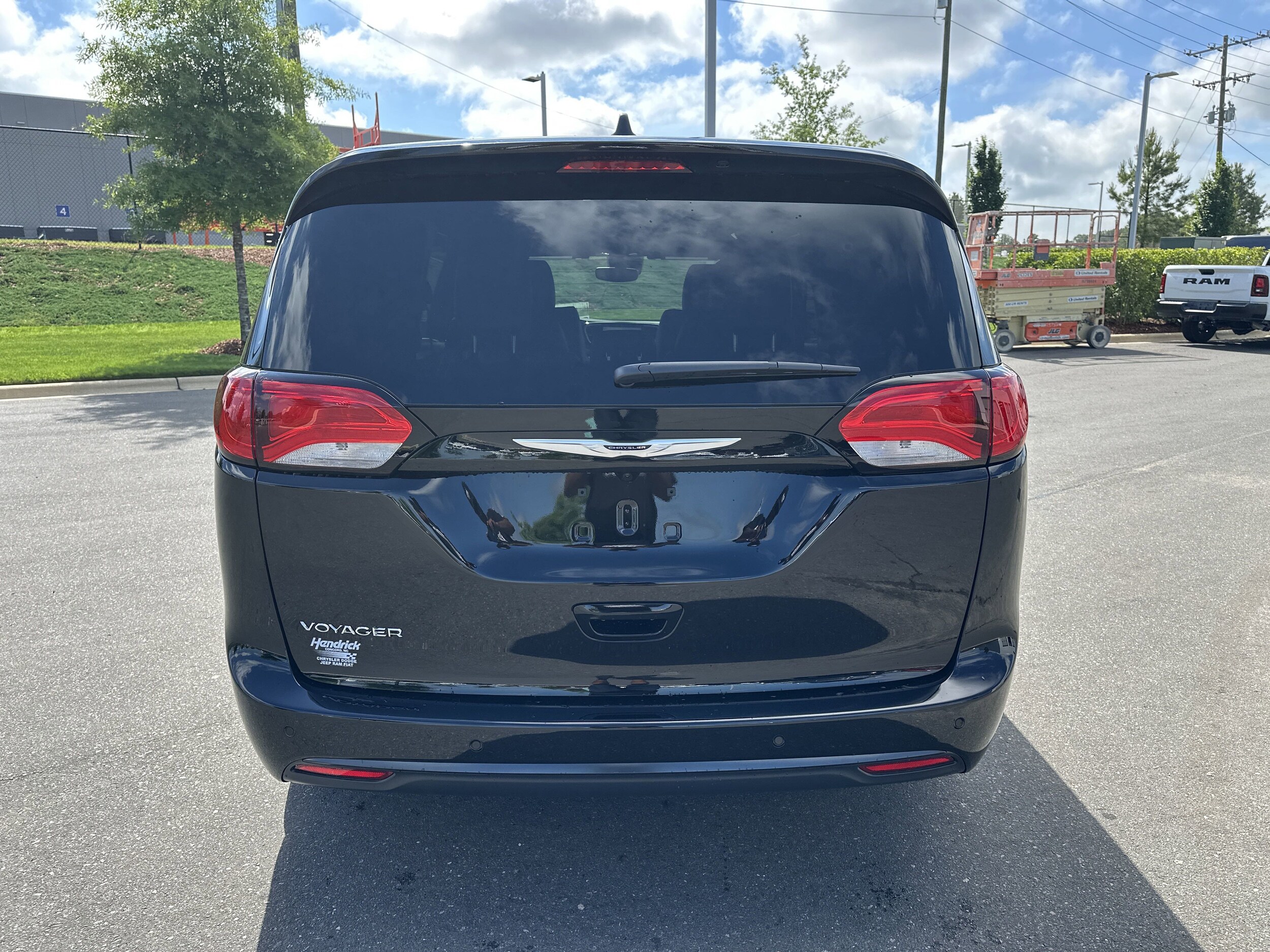2025 Chrysler Voyager LX photo 4