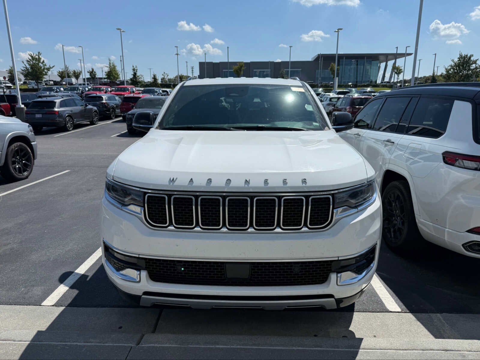 2024 Jeep Wagoneer L Series II photo 2