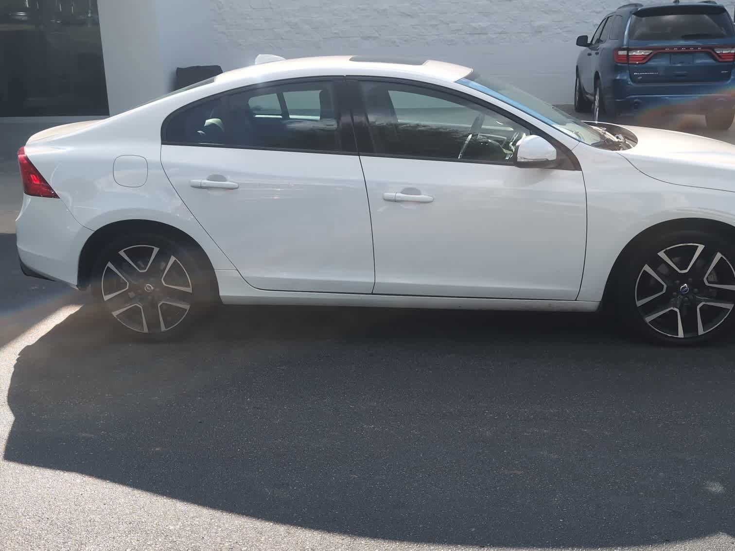 2017 Volvo S60 Dynamic photo 3