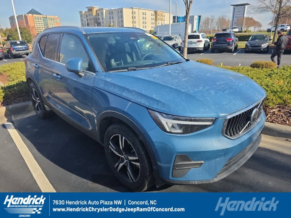Used 2025 Volvo XC40 Core Bright Theme SUV