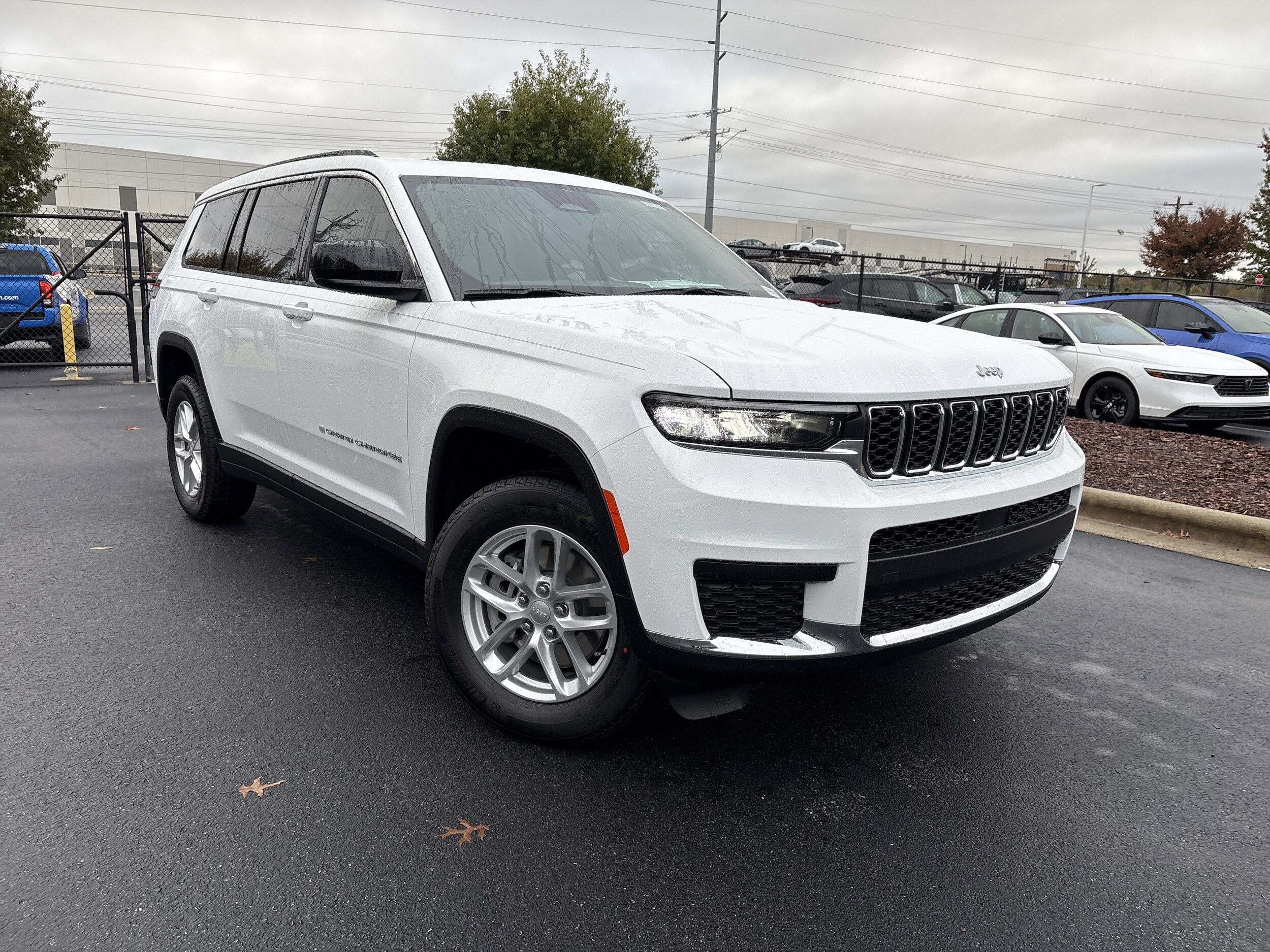 2025 Jeep Grand Cherokee Laredo X photo 2