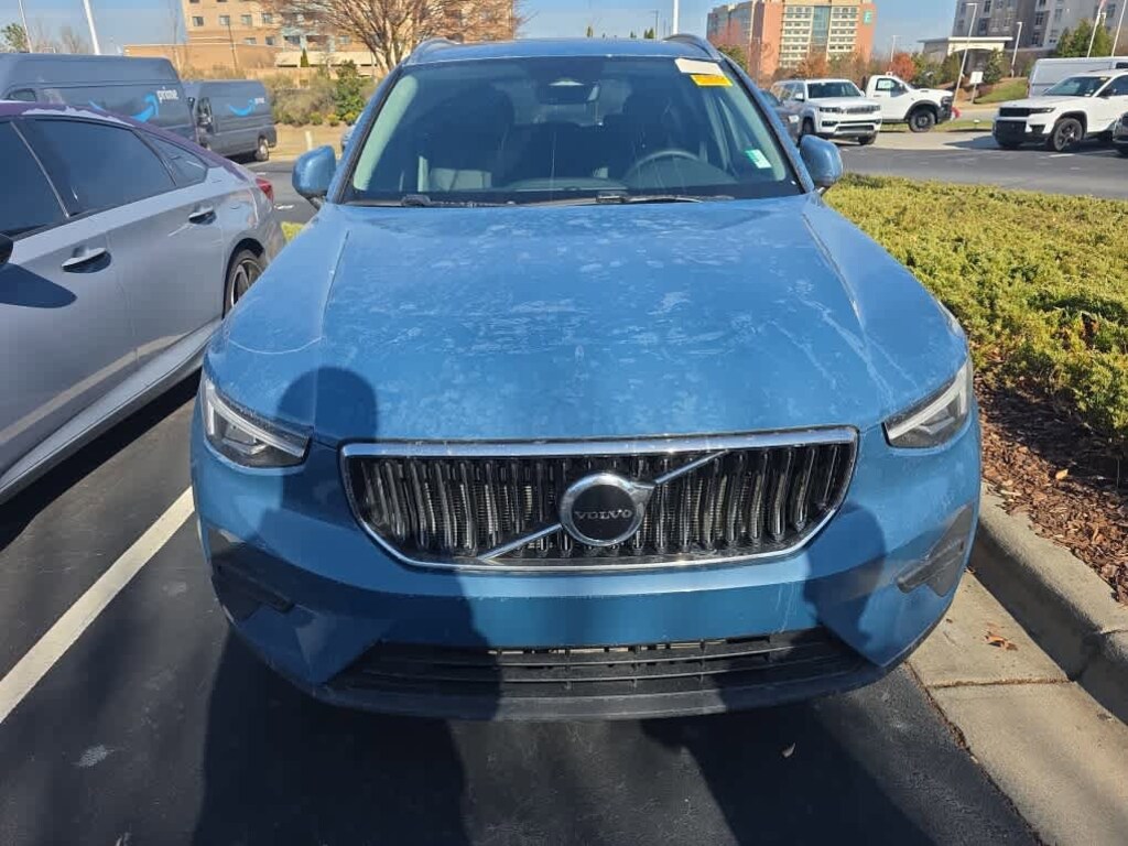 Used 2025 Volvo XC40 Core Bright Theme SUV