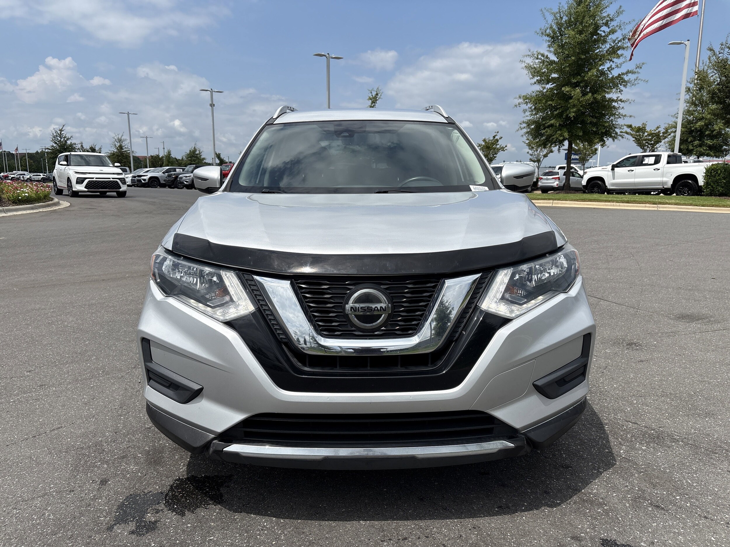 2019 Nissan Rogue SV photo 2