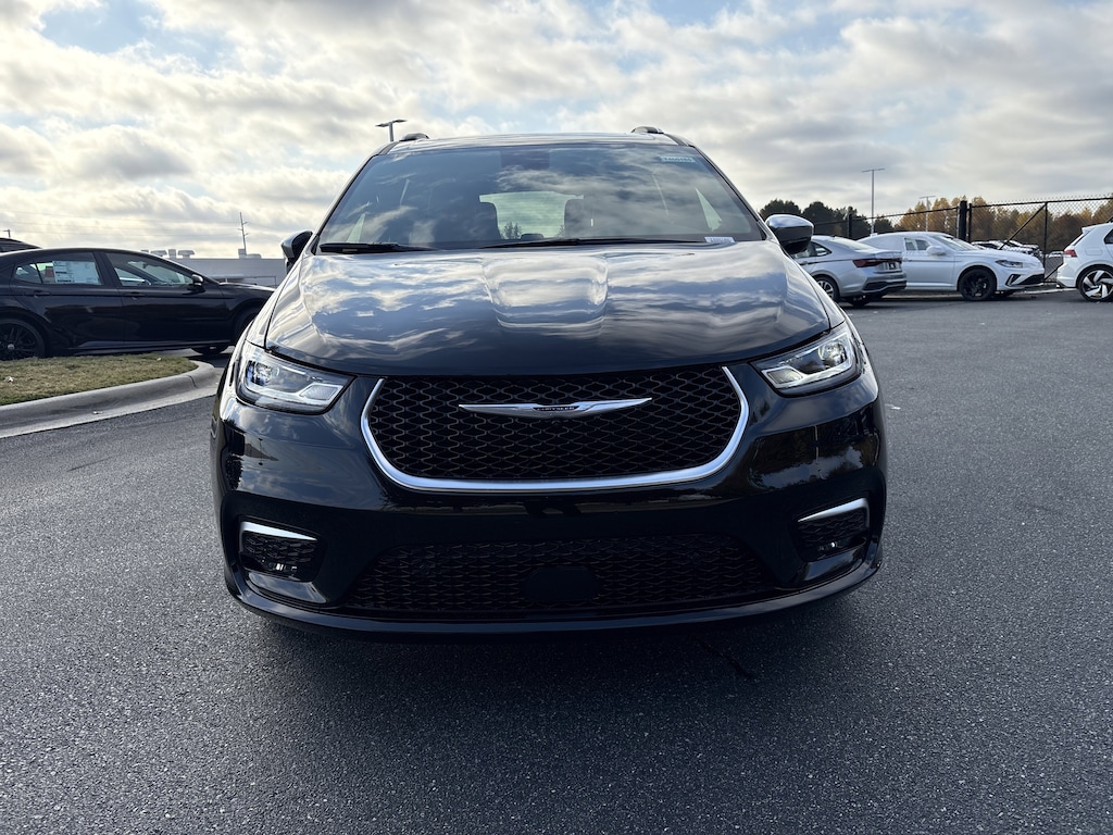 New 2026 Chrysler Pacifica Pinnacle Passenger Van