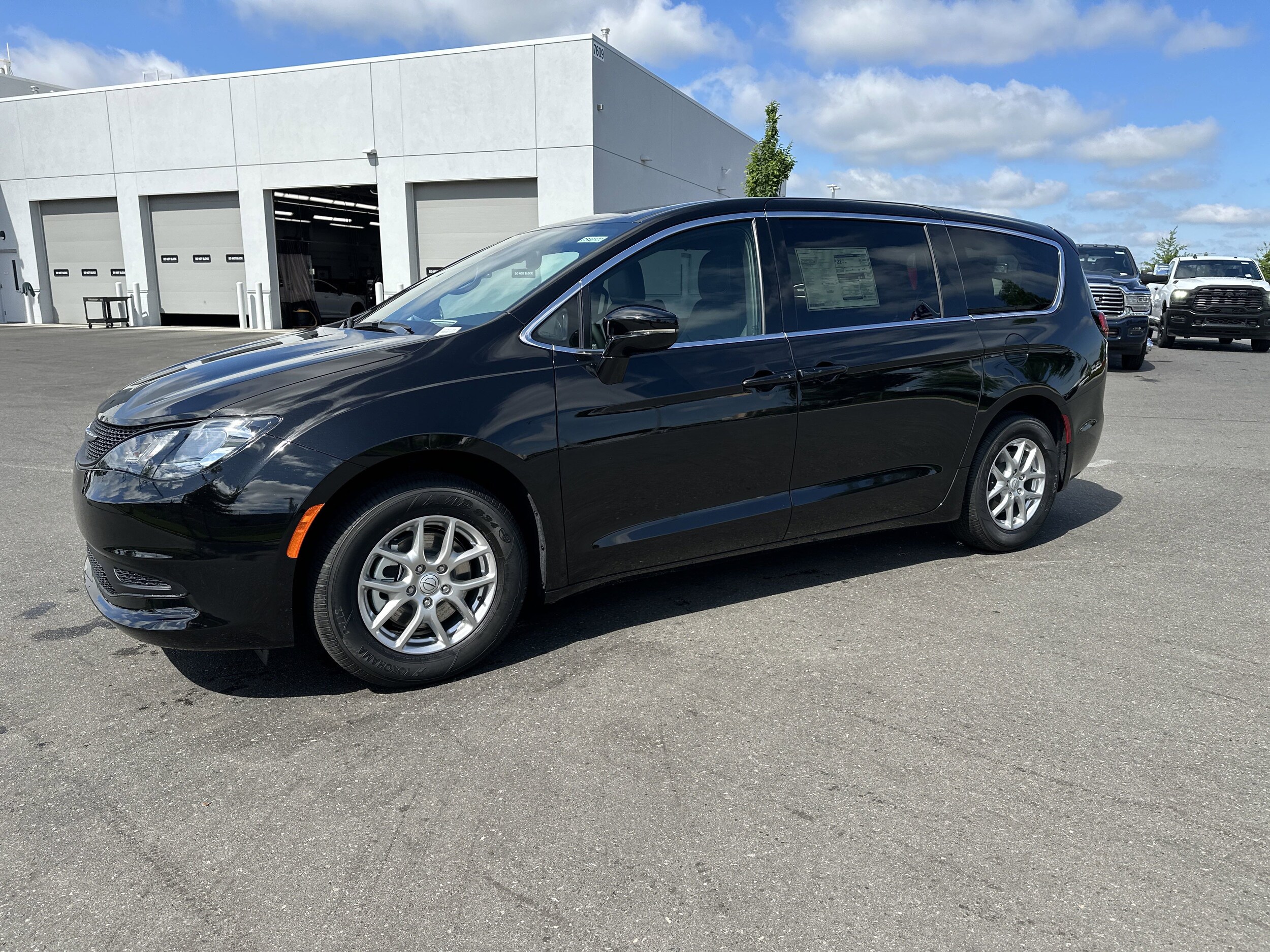 2025 Chrysler Voyager LX photo 2