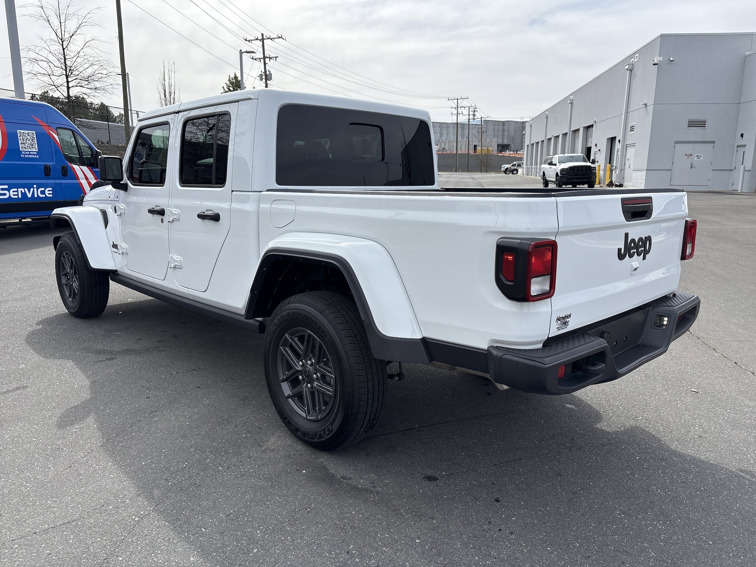 2025 Jeep Gladiator Nighthawk photo 3