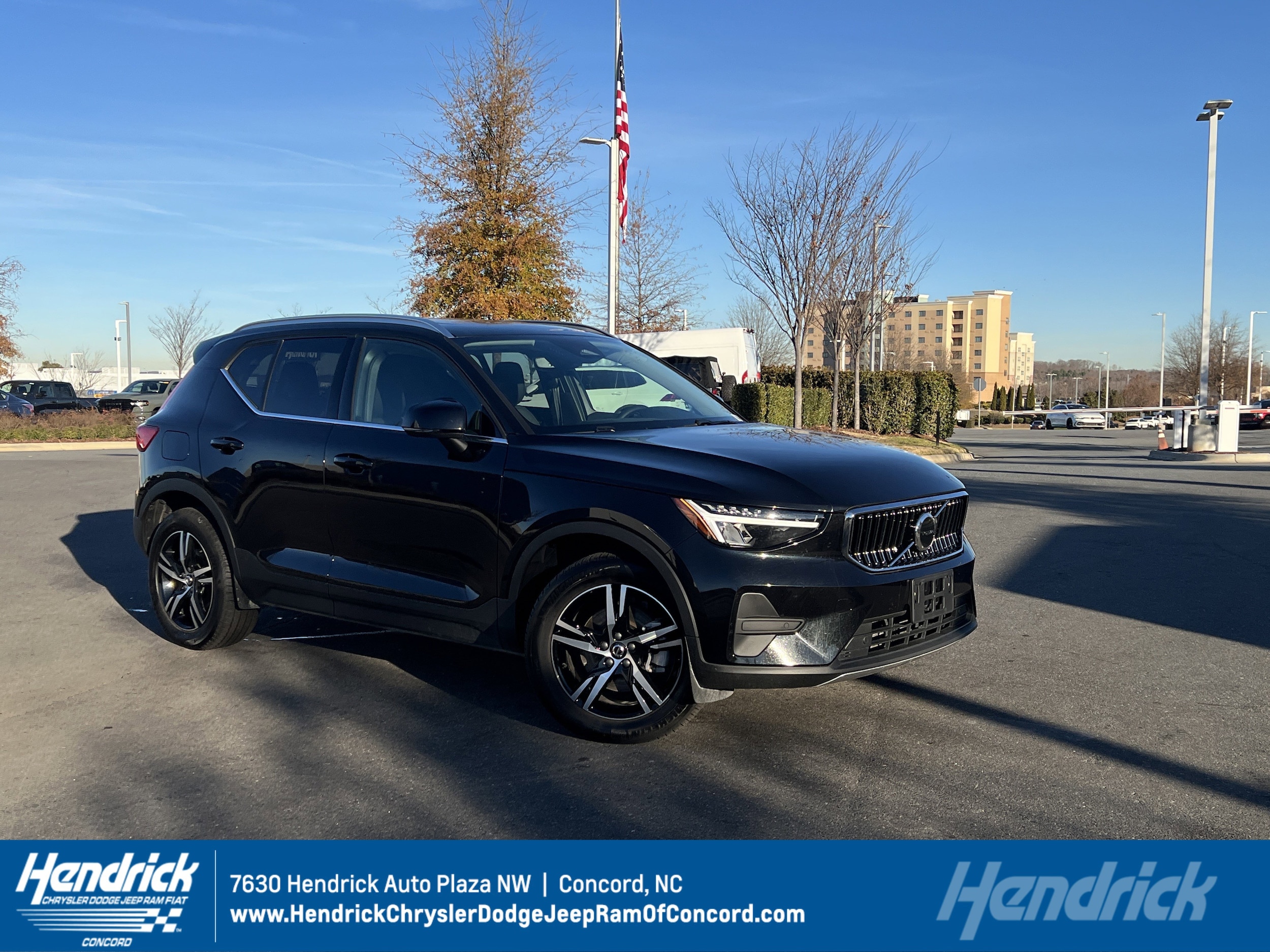 2025 Volvo XC40 Core's photo