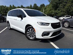 2025 Chrysler Pacifica Hybrid Select Passenger Van