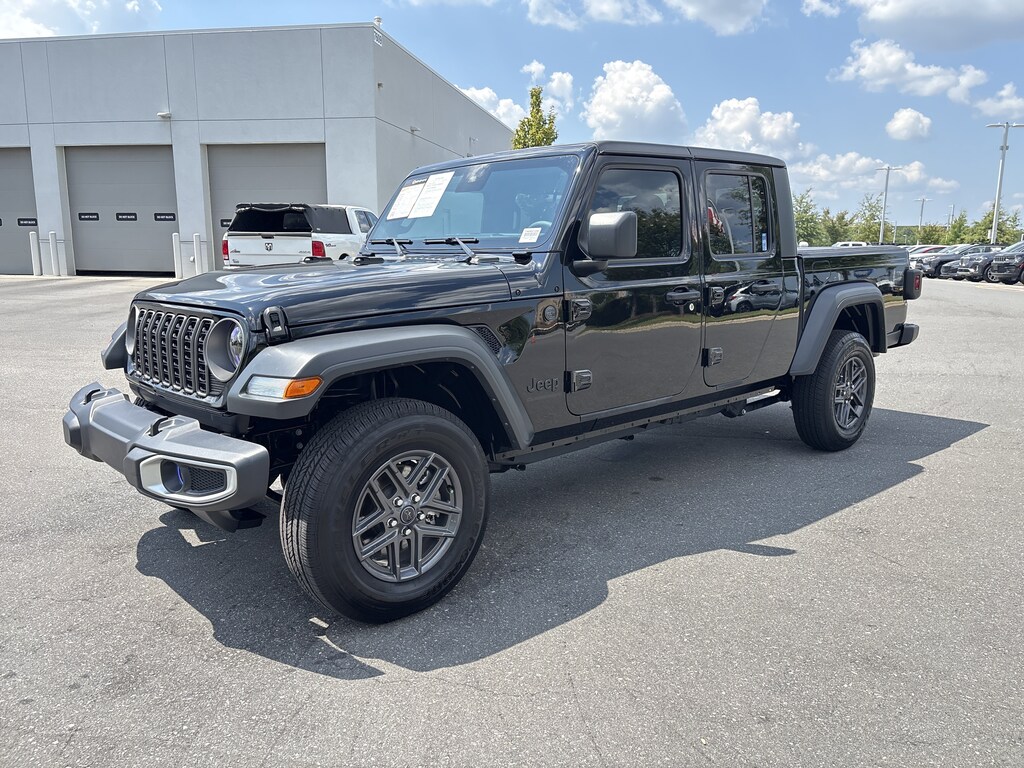 Used 2025 Jeep Gladiator Sport S Pickup