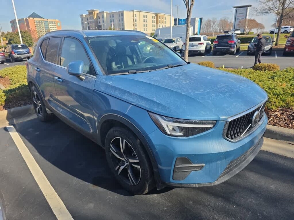 Used 2025 Volvo XC40 Core Bright Theme SUV