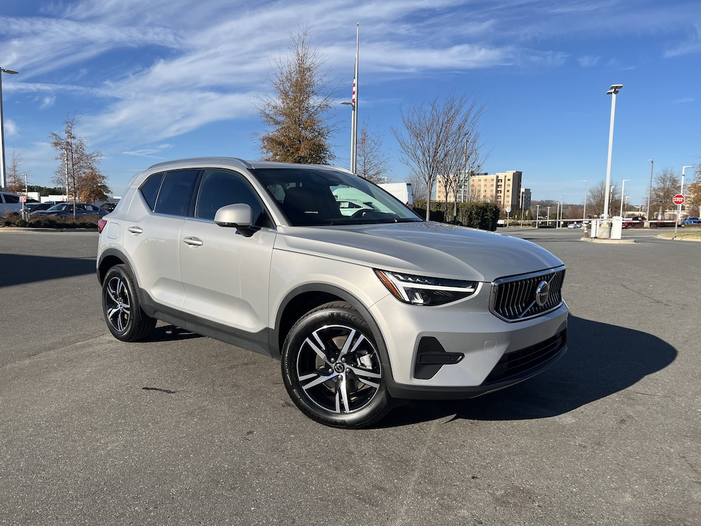 Used 2025 Volvo XC40 Core Bright Theme SUV