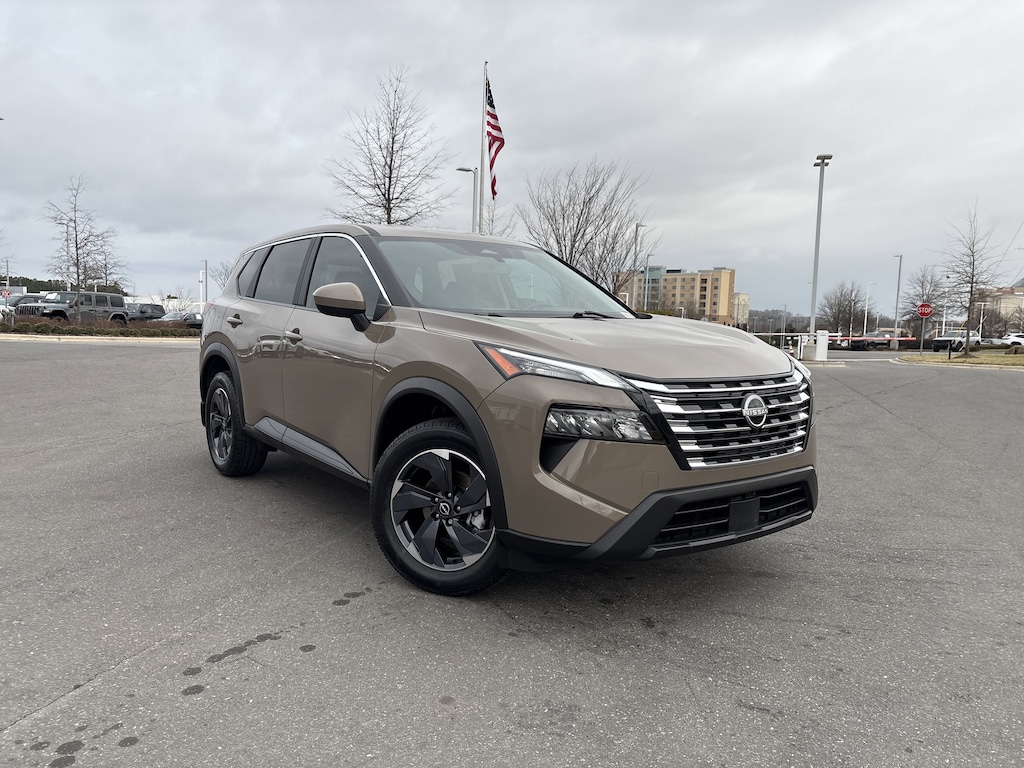 Used 2024 Nissan Rogue SV SUV