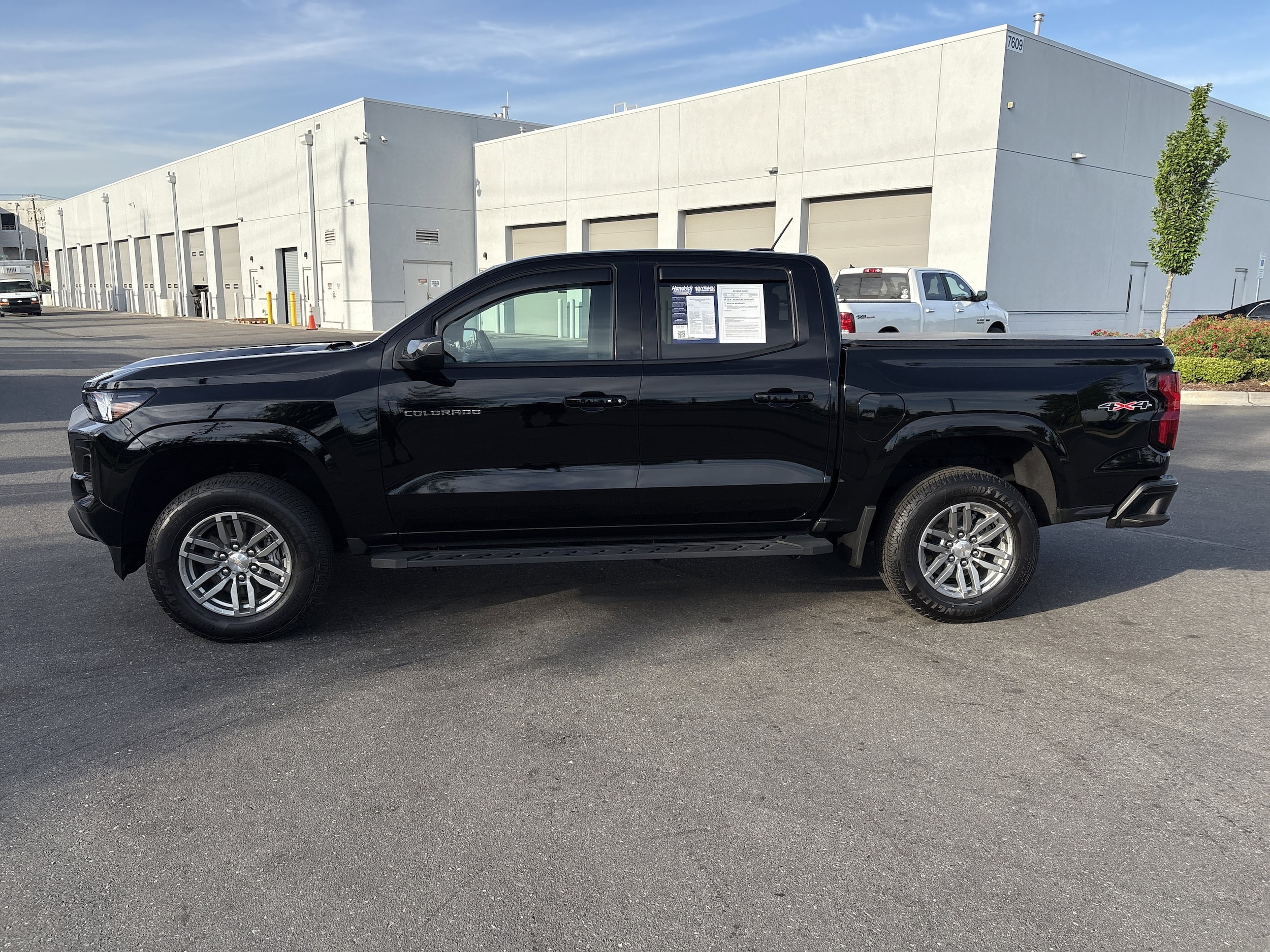 2025 Chevrolet Colorado 4WD LT photo 4