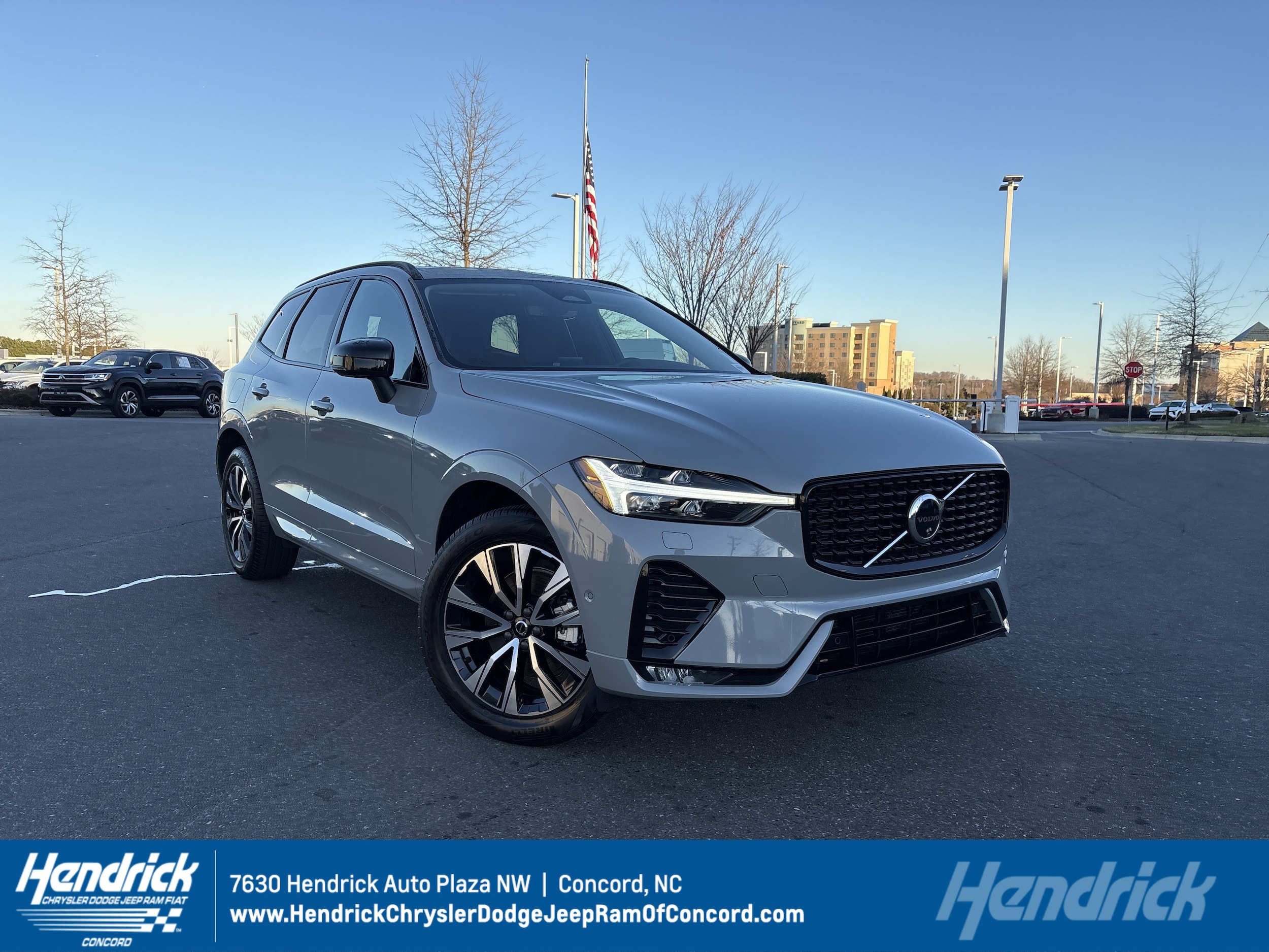 2025 Volvo XC60 Plus's photo
