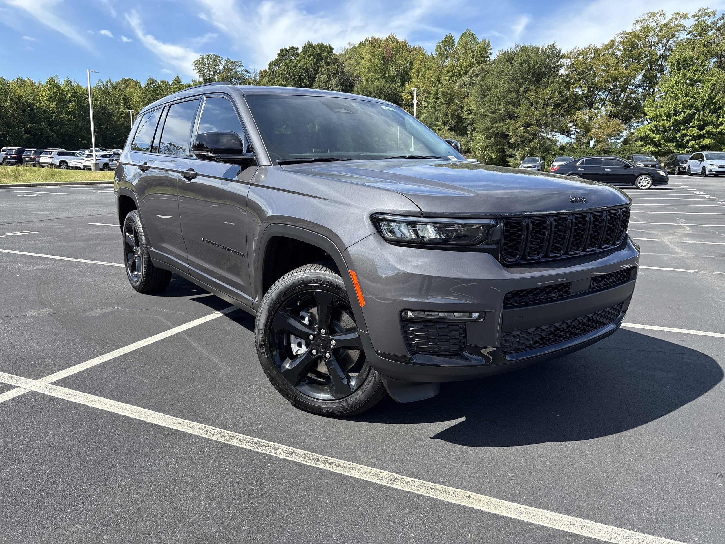 2025 Jeep Grand Cherokee Limited photo 2