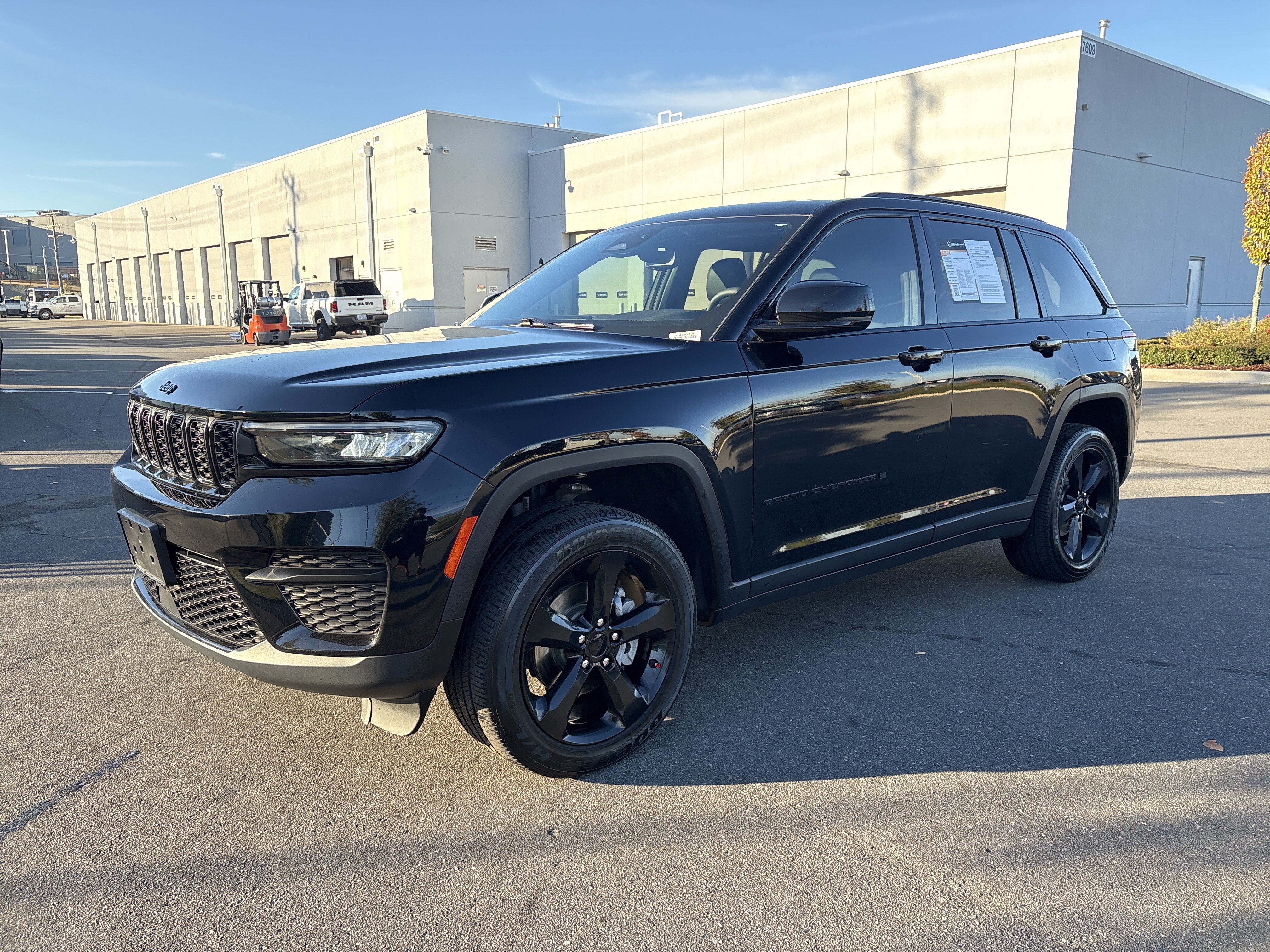 Used 2023 Jeep Grand Cherokee Altitude SUV