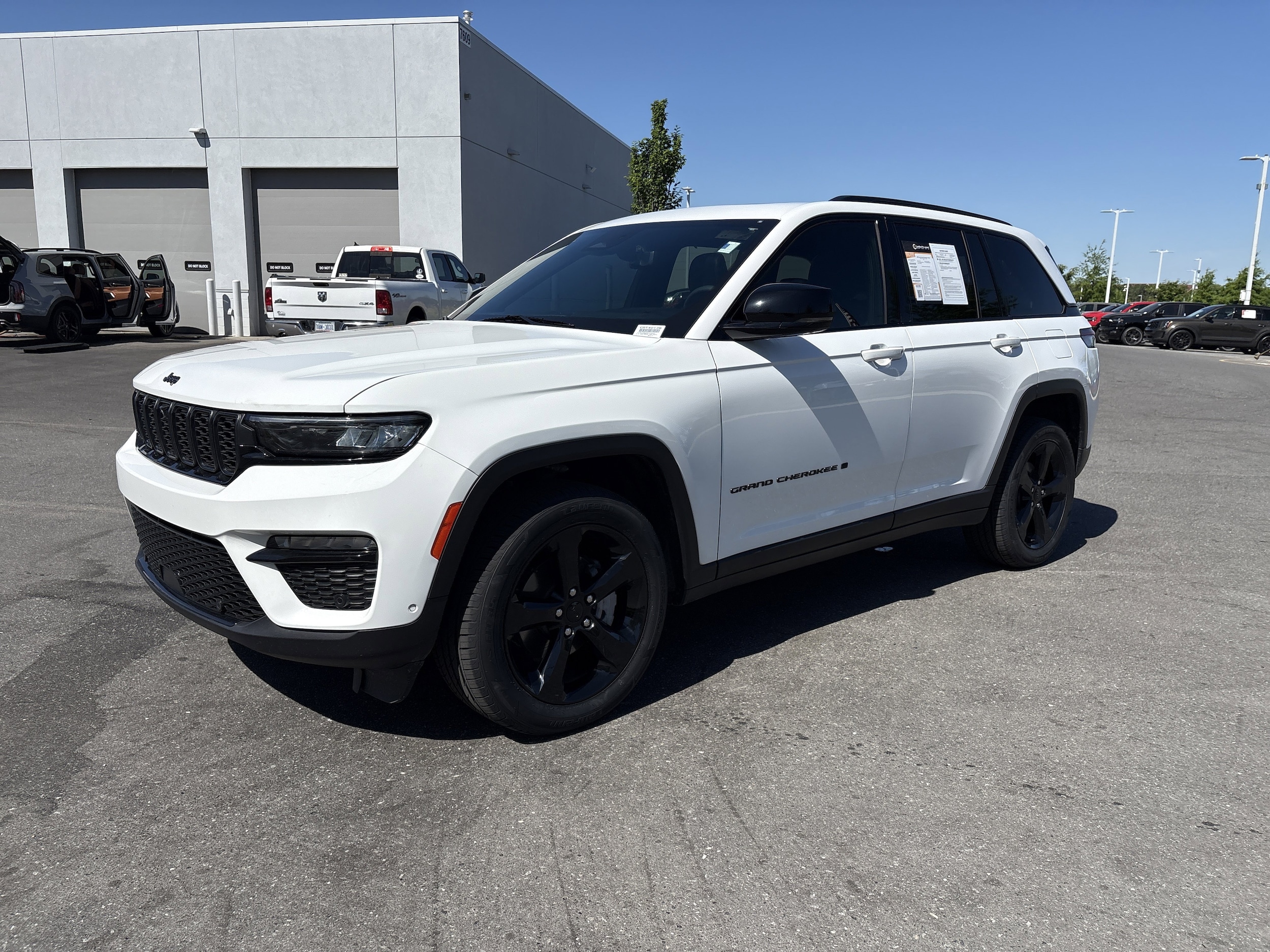 2025 Jeep Grand Cherokee Limited photo 4